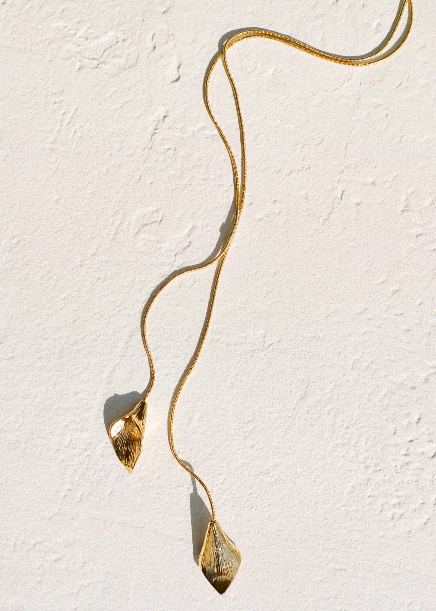 Leaf long necklace - General plane