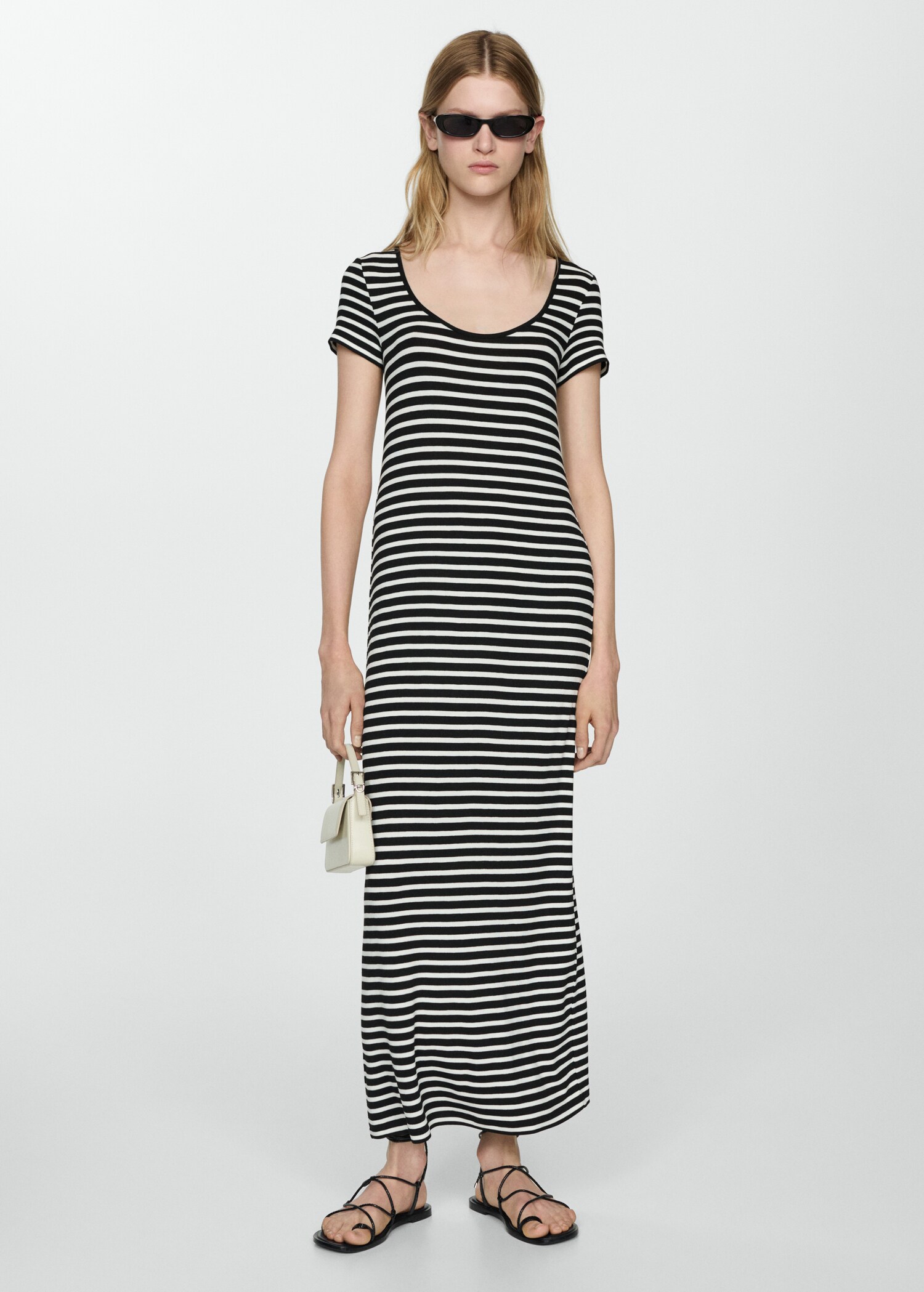 Short-sleeved striped dress - General plane