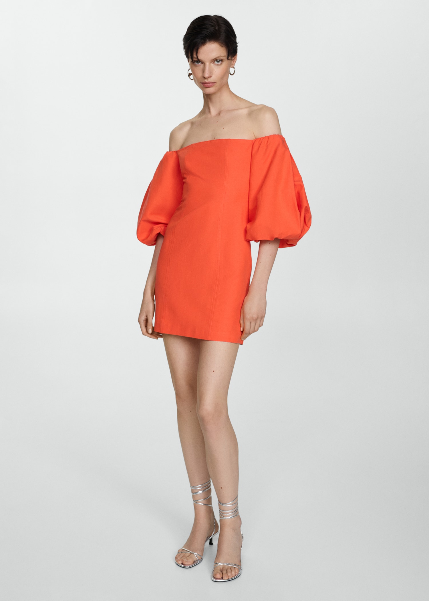 Puffed sleeves dress - General plane