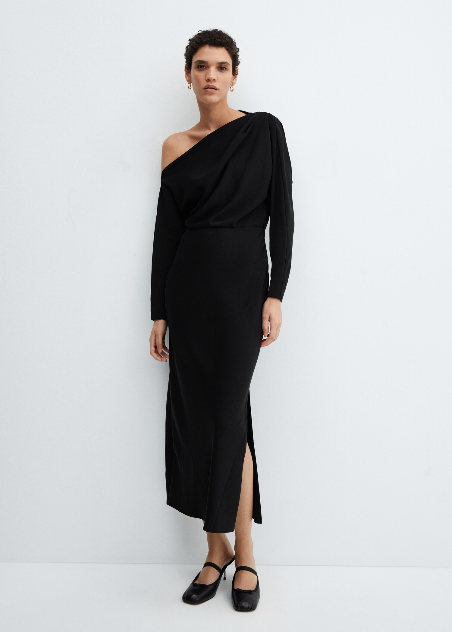 Asymmetrical dress with slit - General plane