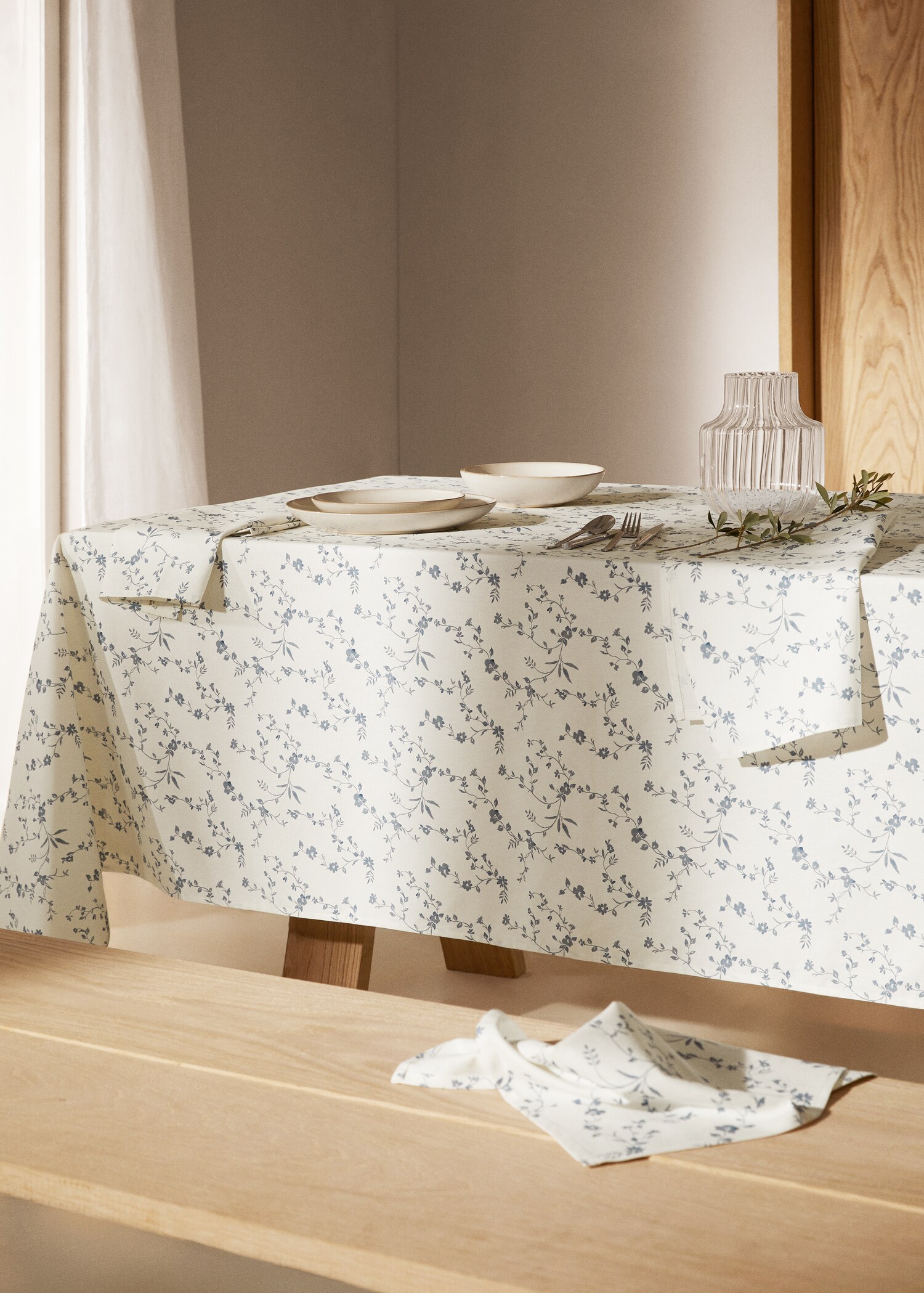 Floral-print cotton tablecloth 170x170cm - General plane