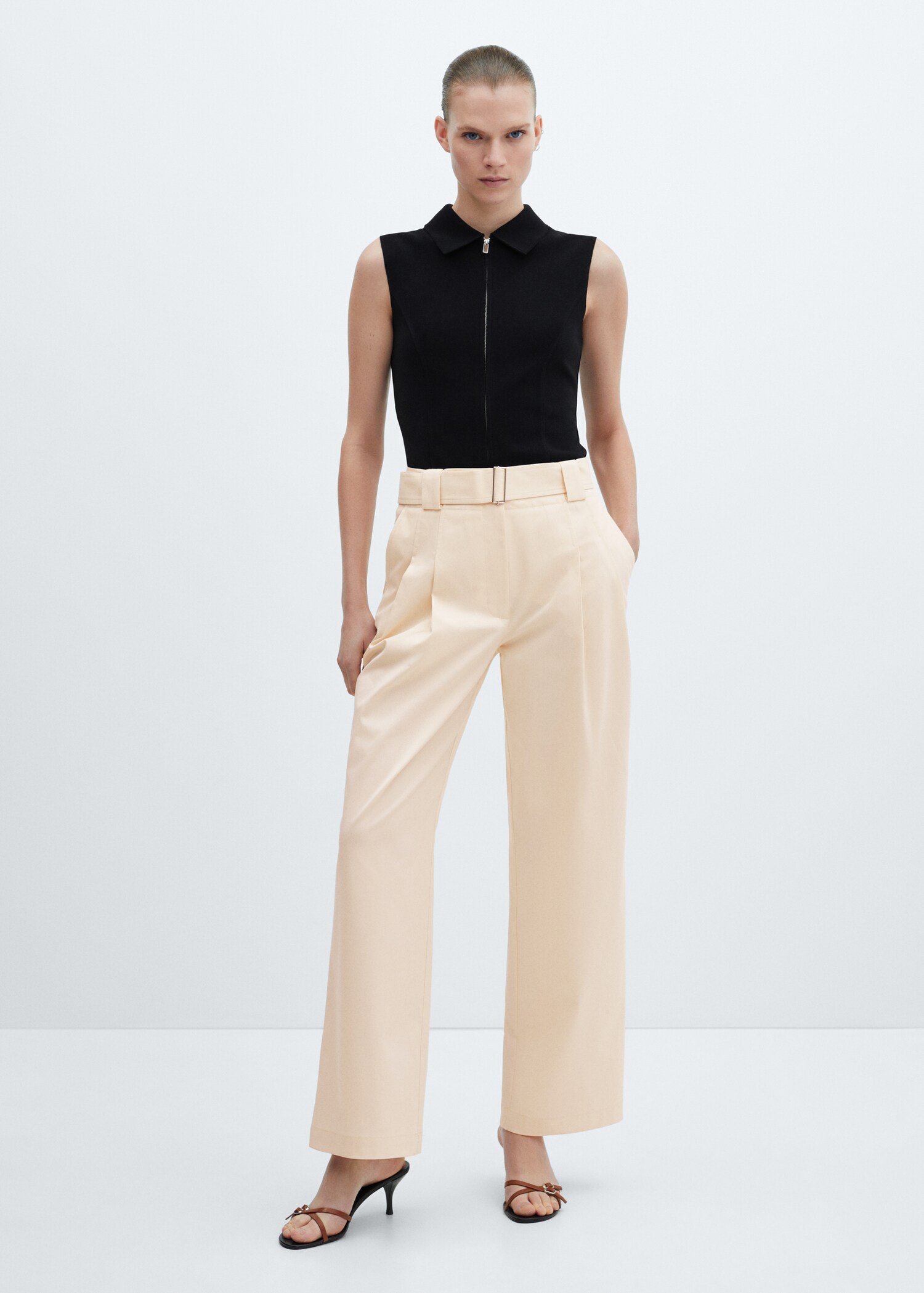 Pantalón pinzas cinturón - Plano general