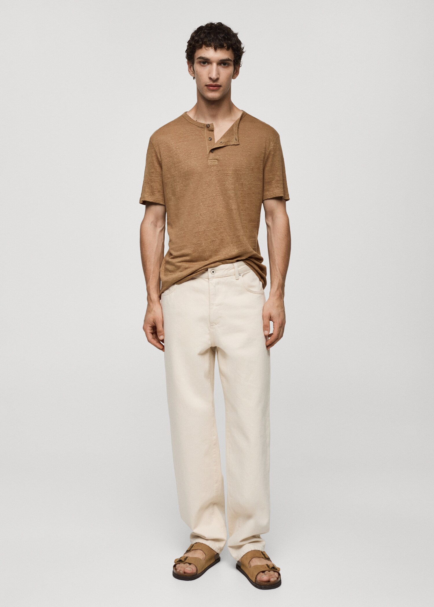 T-shirt slim fit de 100% linho - Plano geral