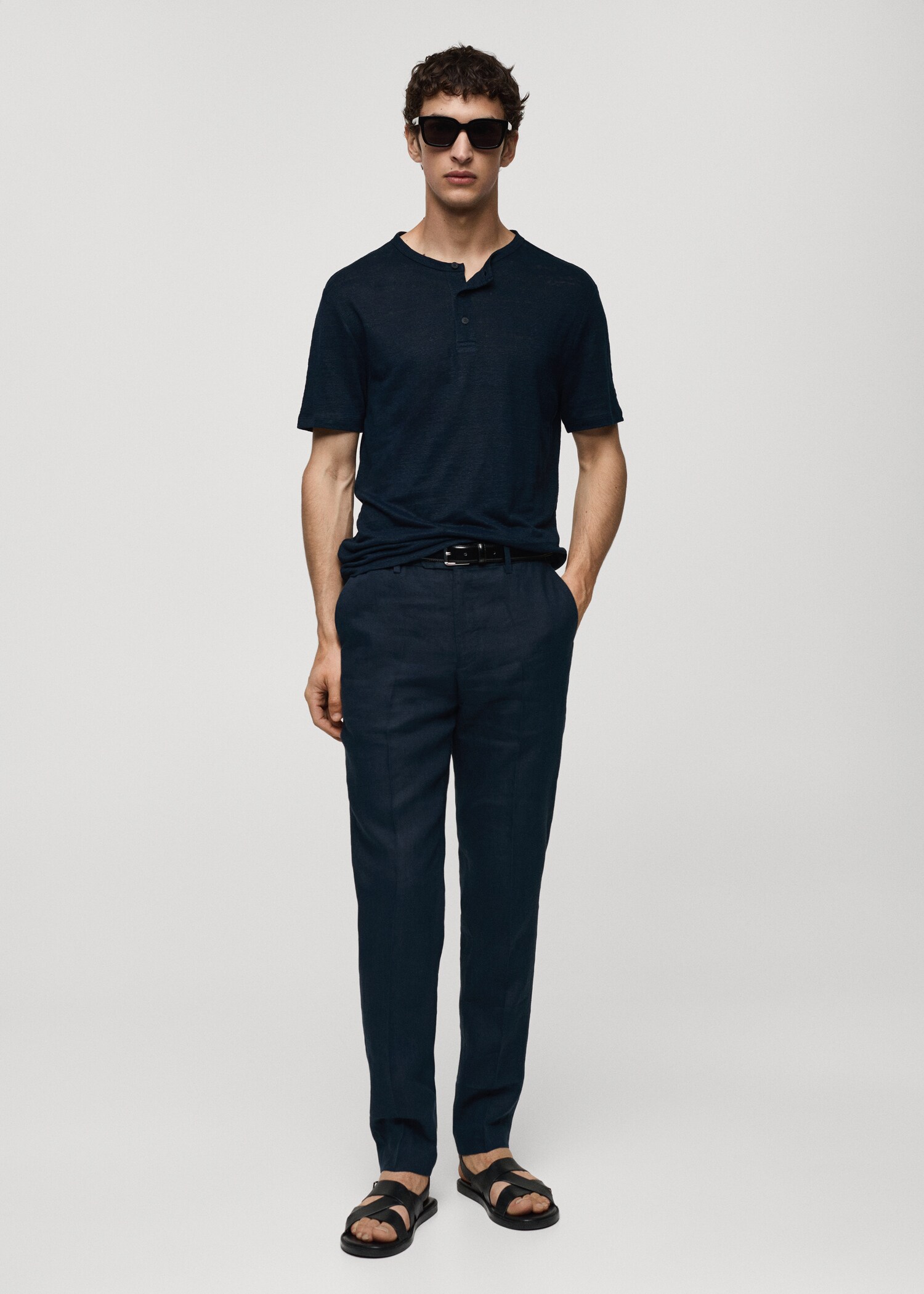 T-shirt slim fit de 100% linho - Plano geral