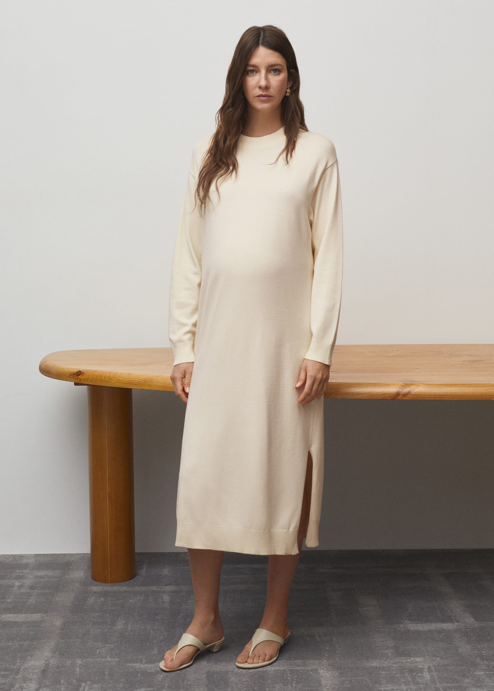 Round-neck knitted dress - General plane