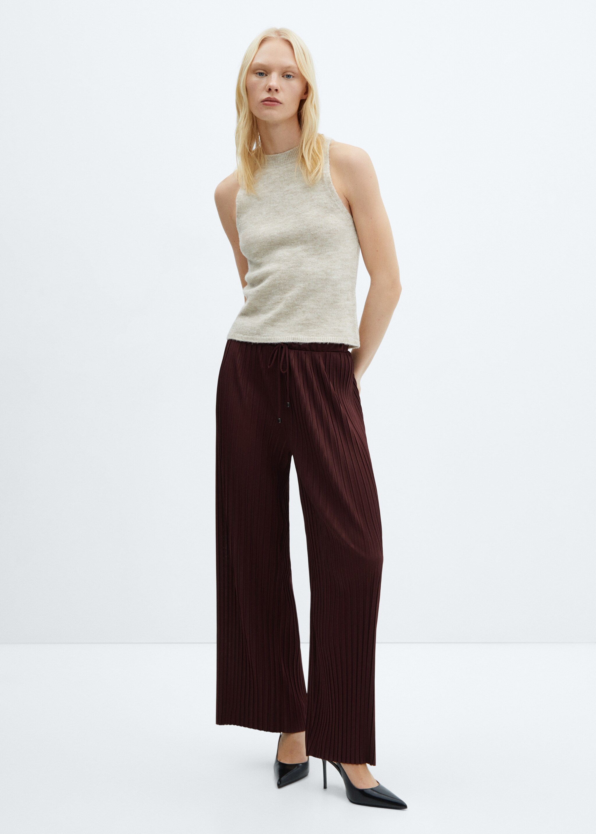 Pleated straight trousers - General plane