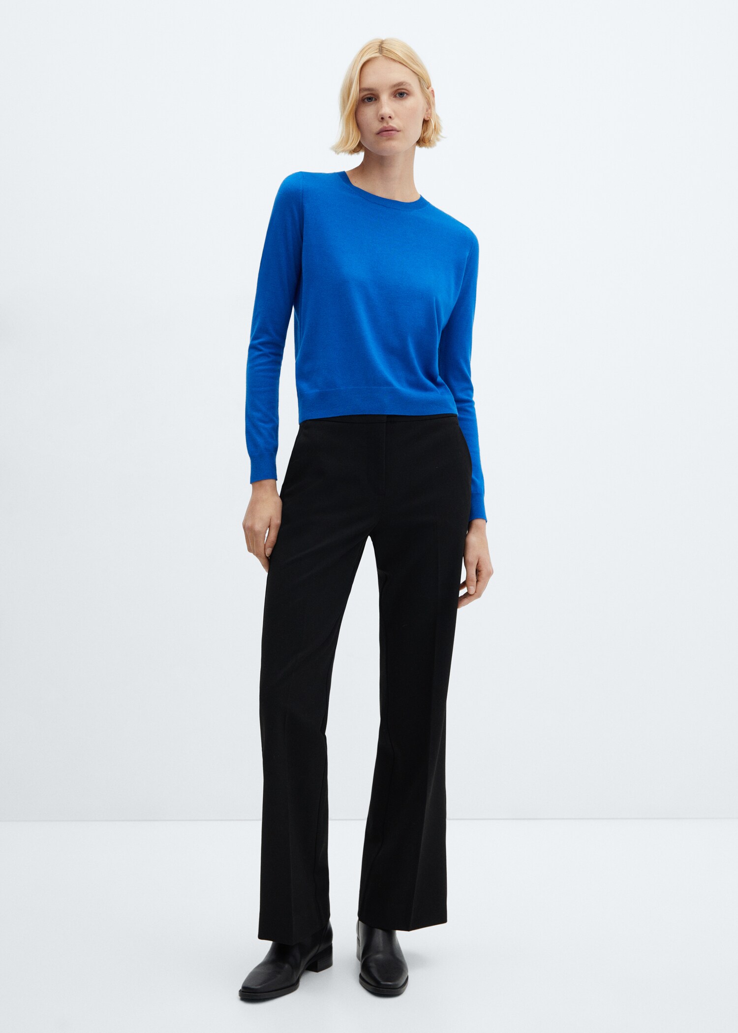 Round-neck knitted sweater - General plane