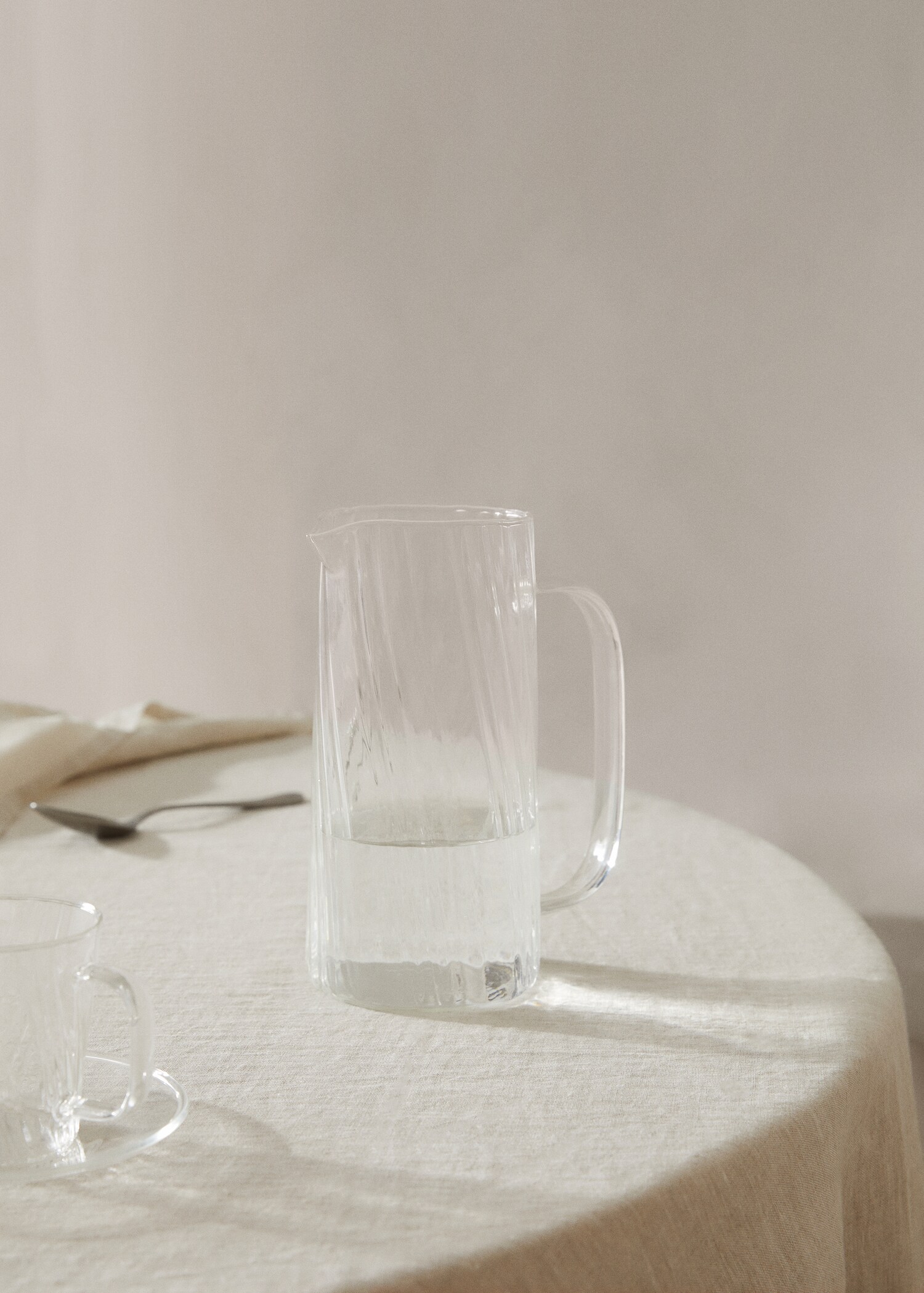 Embossed borosilicate jug - General plane