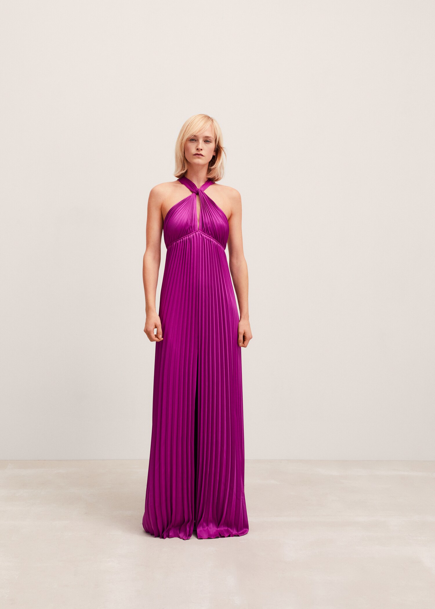 Vestido plisado escote halter - Plano general