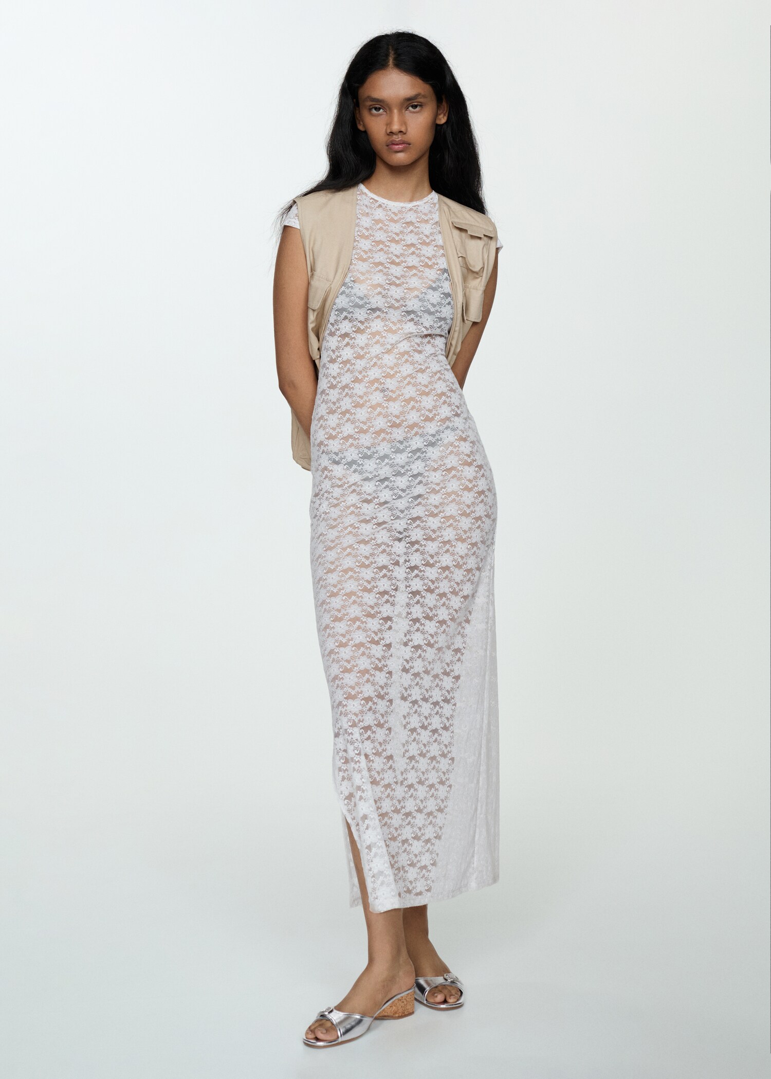 Floral lace dress with opening - General plane