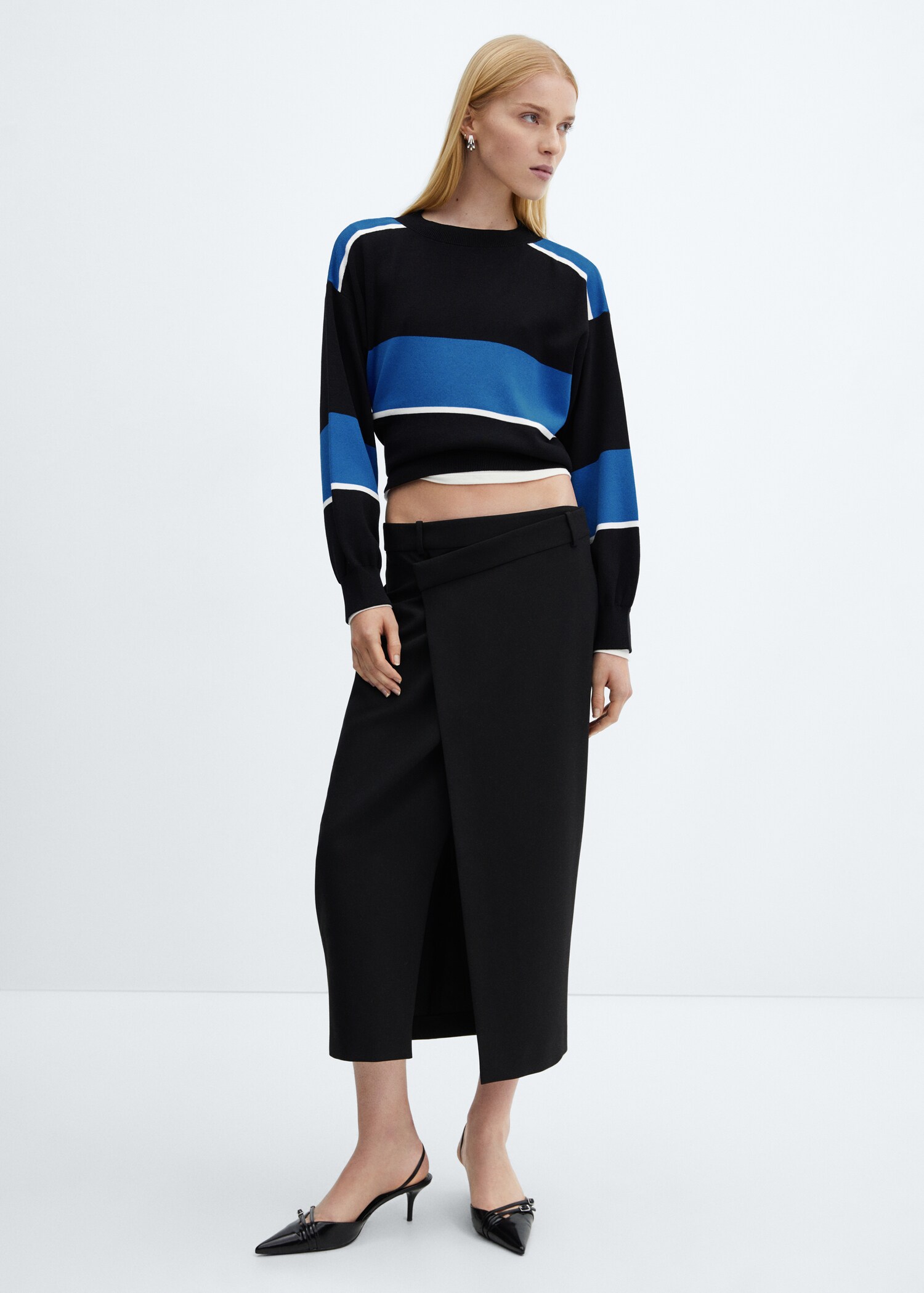 Round-neck knitted sweater - General plane