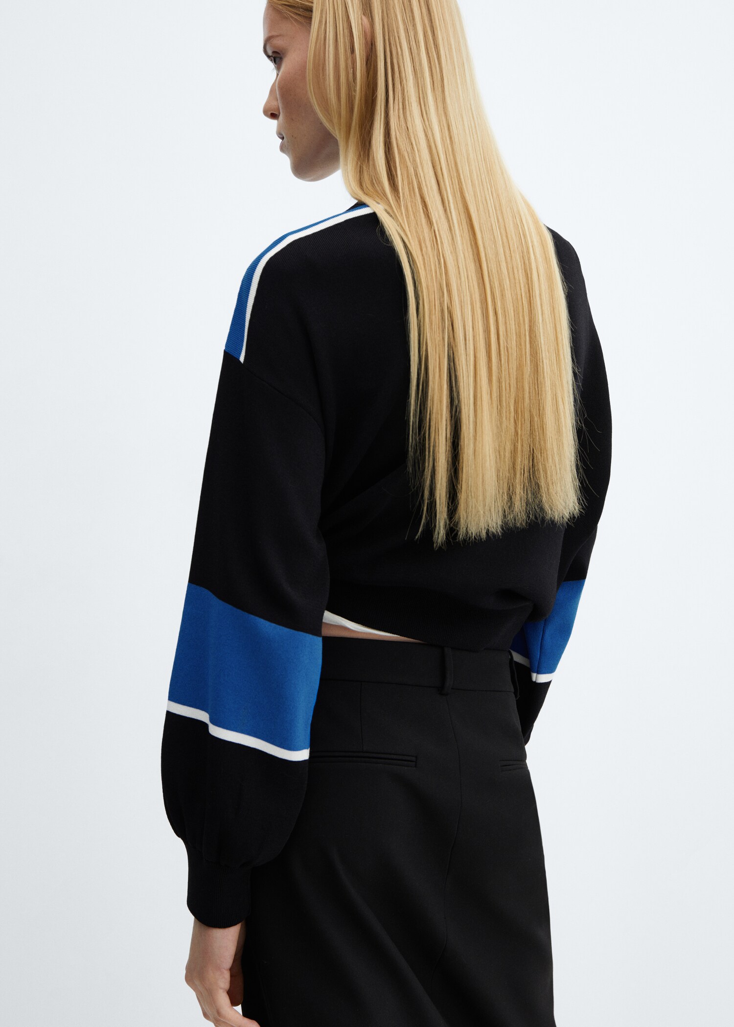 Round-neck knitted sweater - Reverse of the article