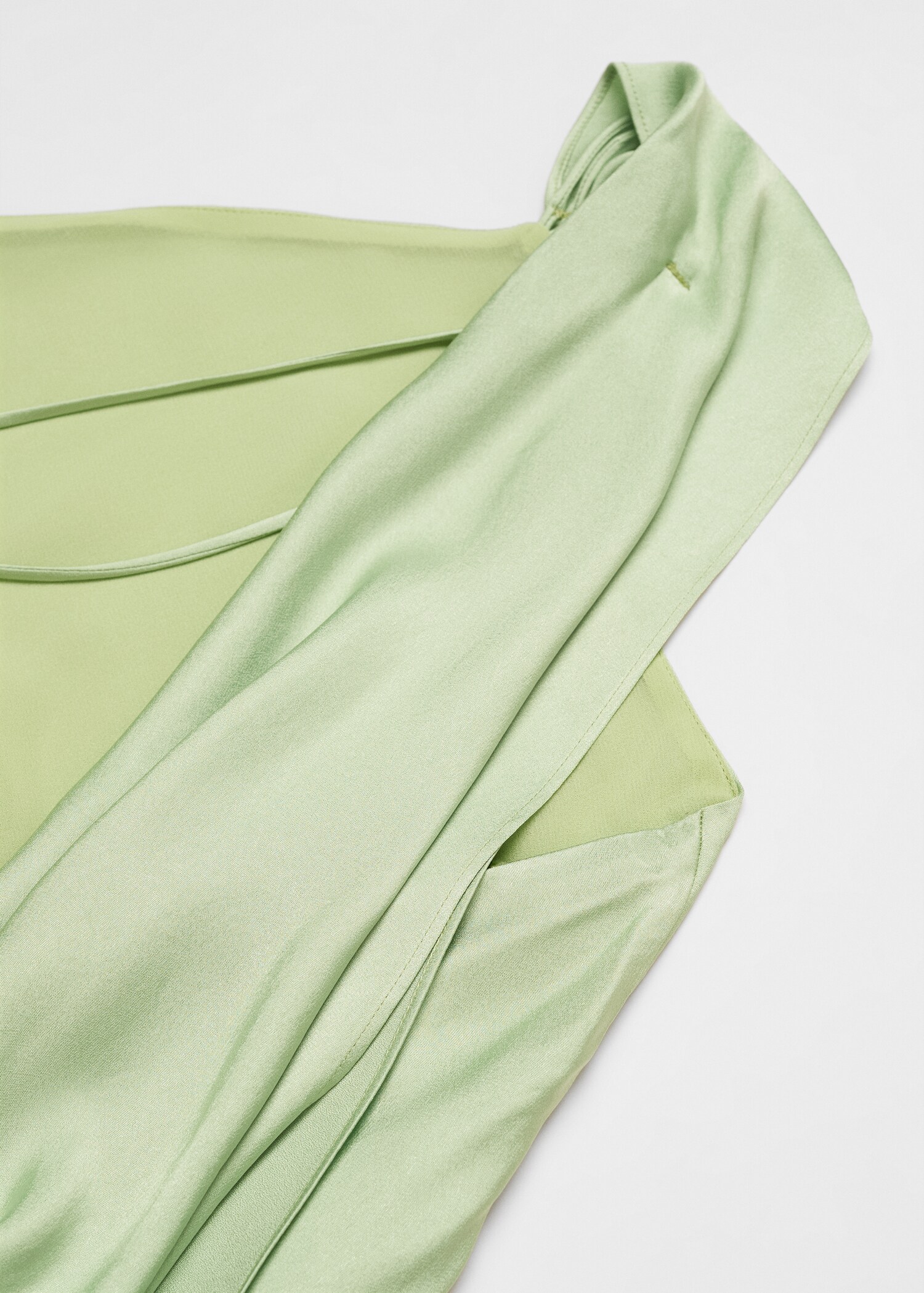 Kleid mit asymmetrischen Trägern - Damen | MANGO Deutschland