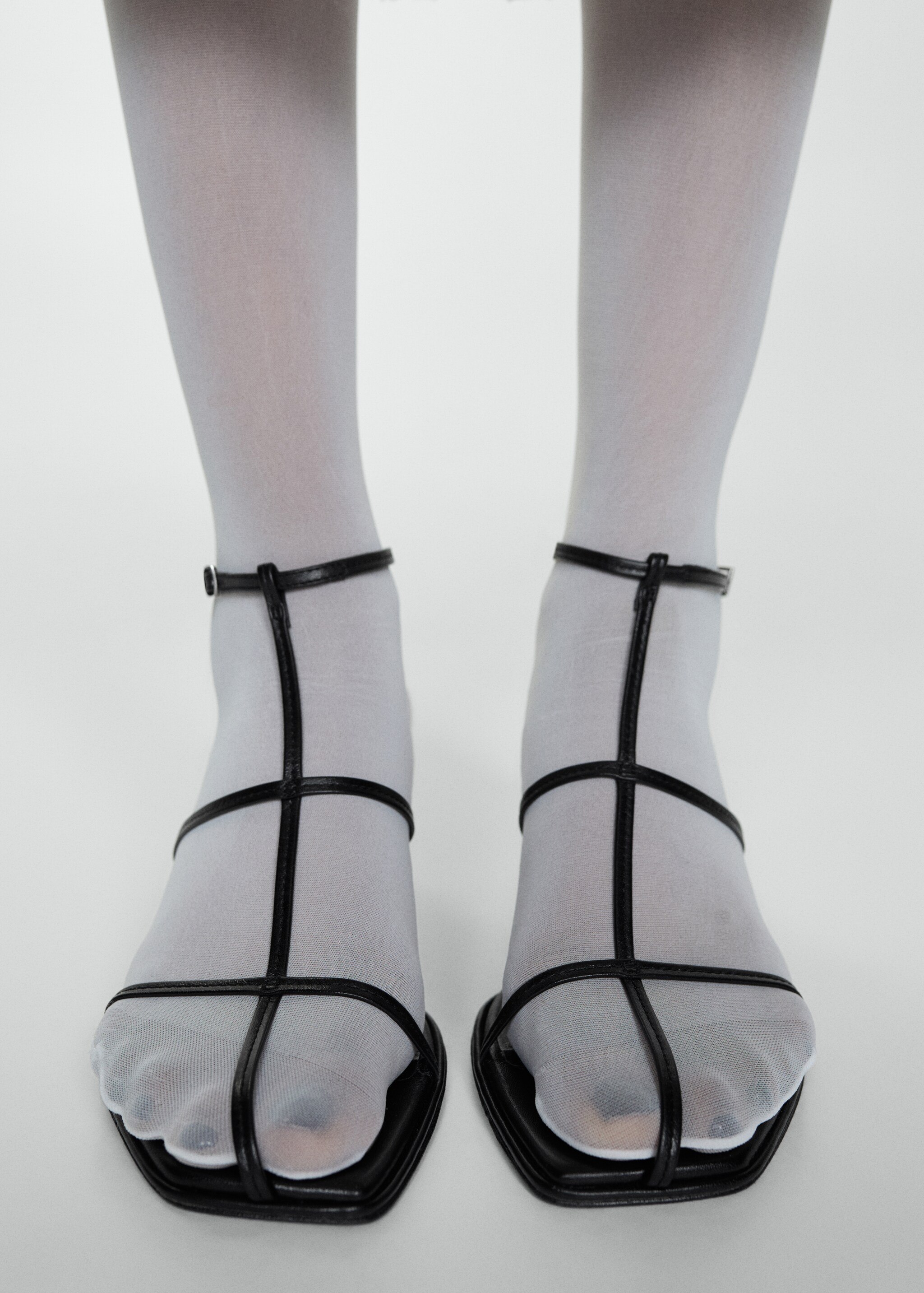 Кожаные сандалии с ремешками - Общий план