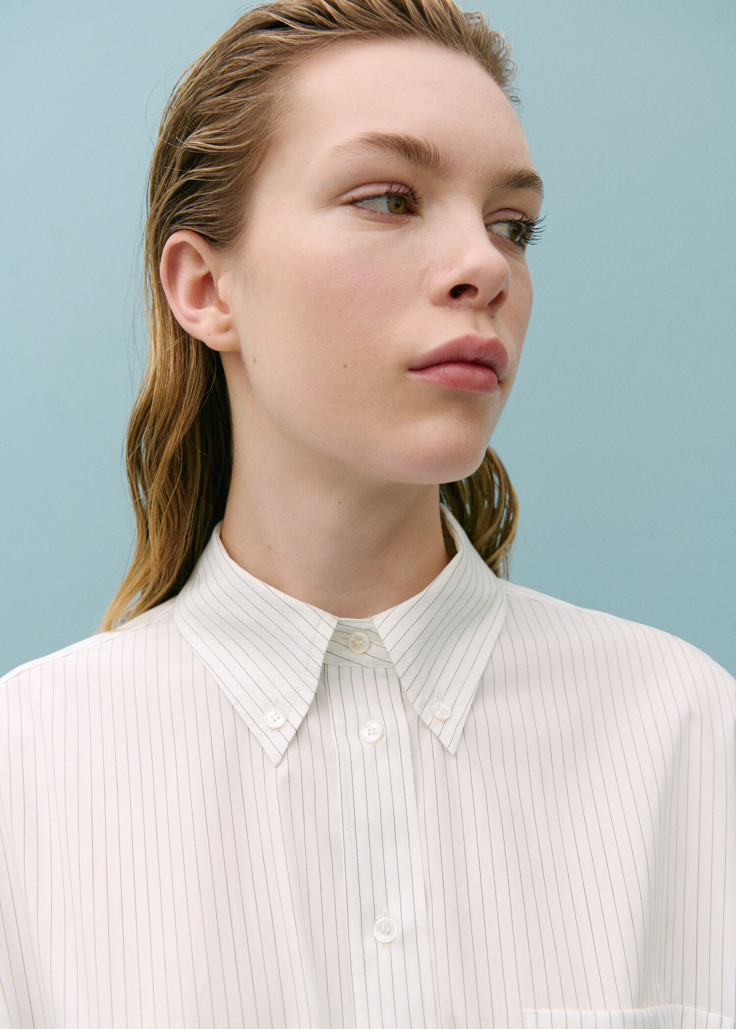 Shirt with gathered back opening - Details of the article 1