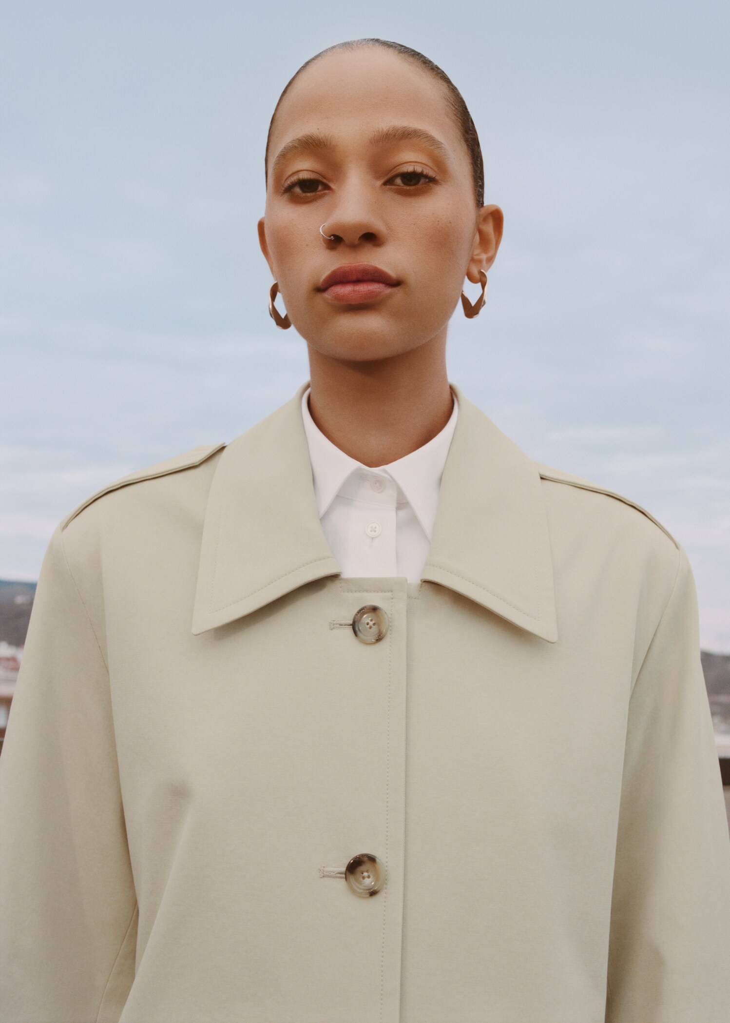 Cotton trench coat with shirt collar - Details of the article 9