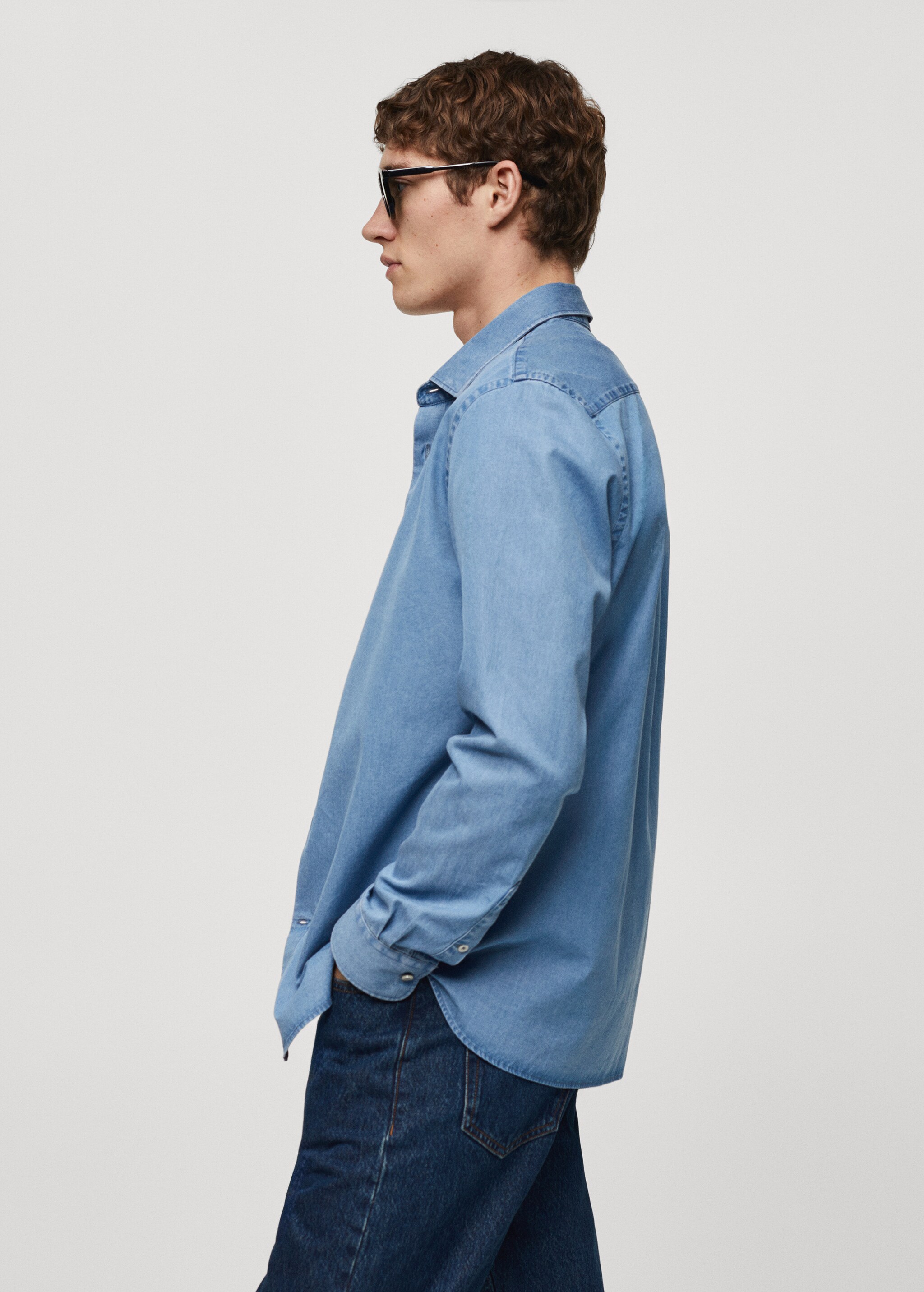 Regular-fit cotton chambray shirt - Details of the article 1