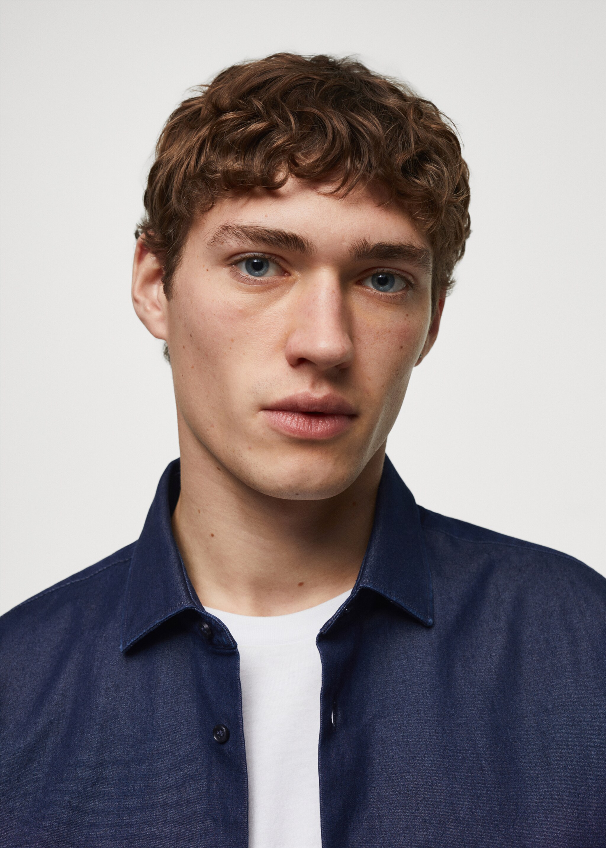 Regular-fit cotton chambray shirt - Details of the article 3