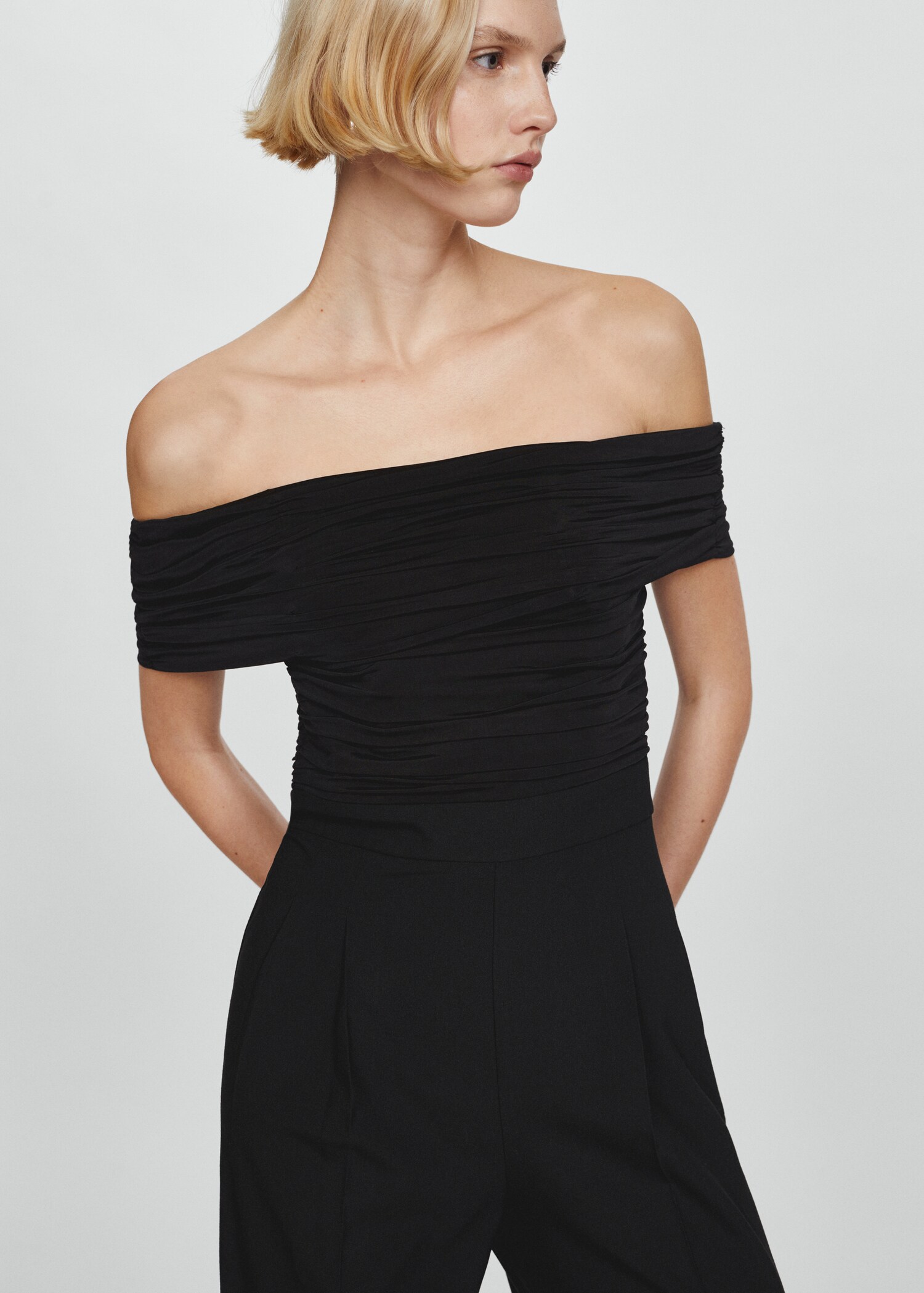 Off-the-shoulder jumpsuit with gathered detail - Medium plane