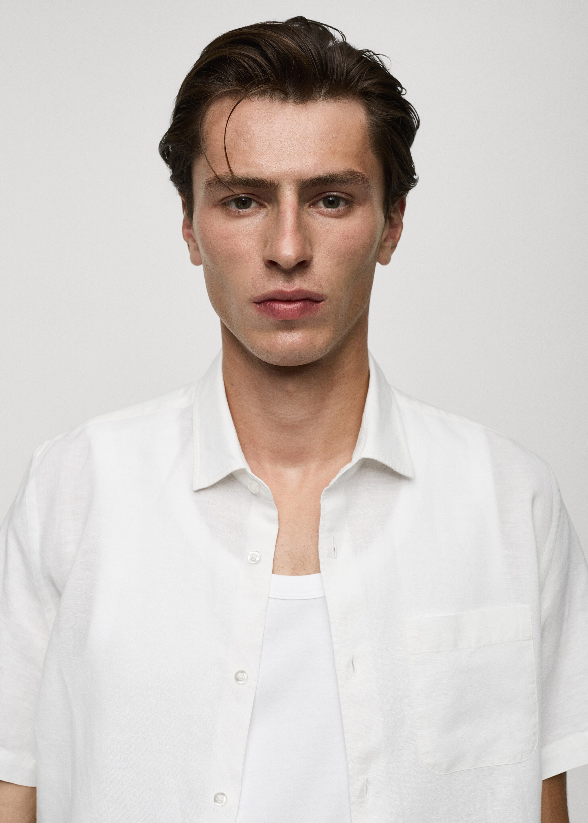 Regular-fit linen shirt with pocket - Details of the article 3