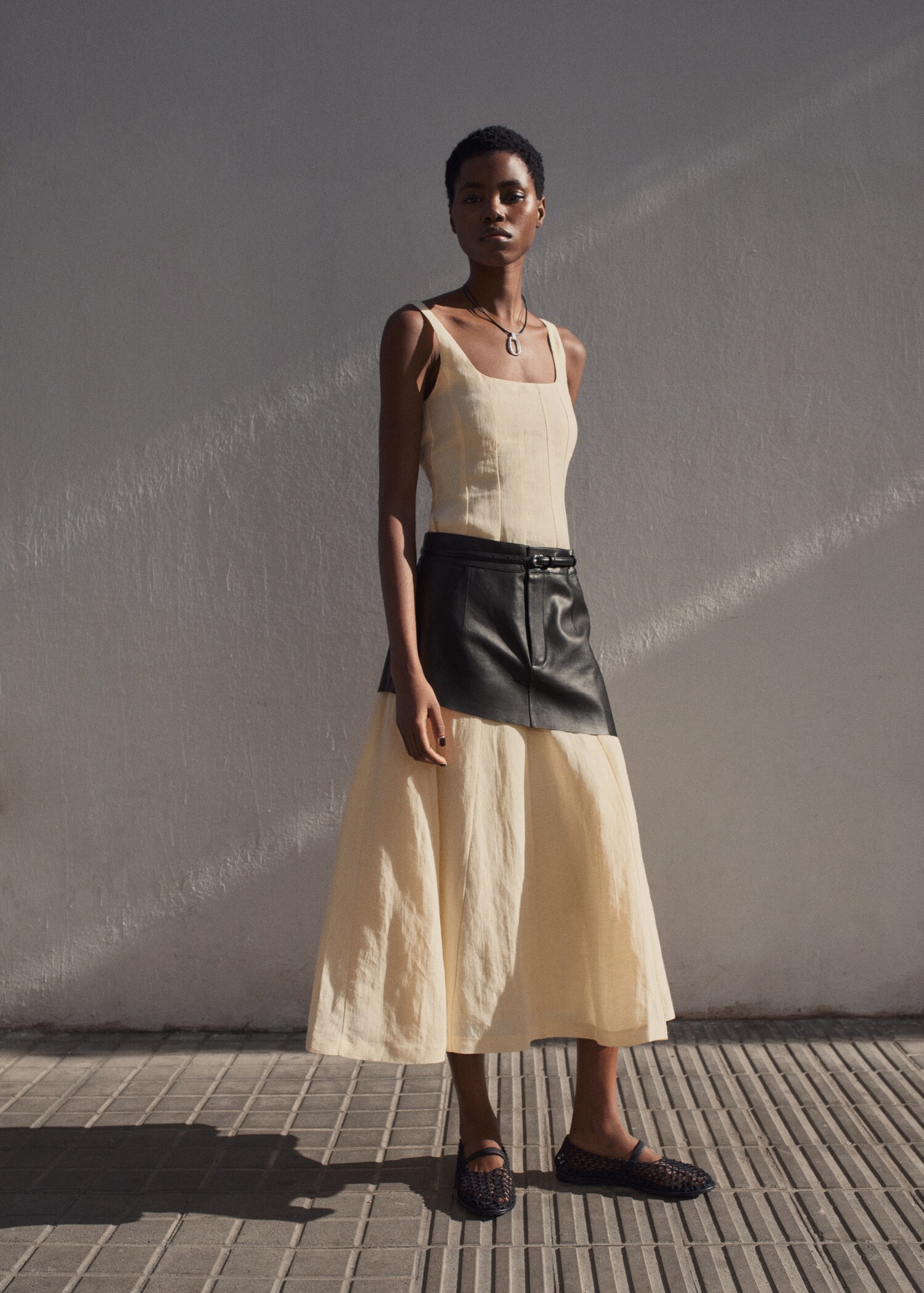 Open-back linen dress - Details of the article 6