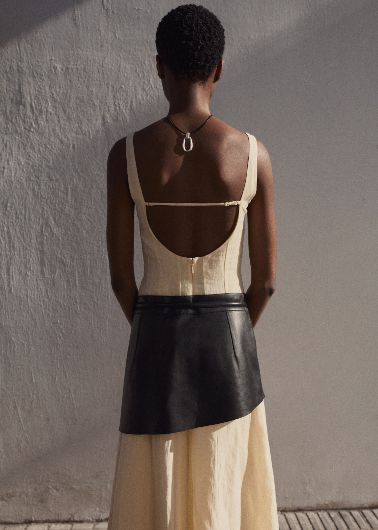 Open-back linen dress - Details of the article 7