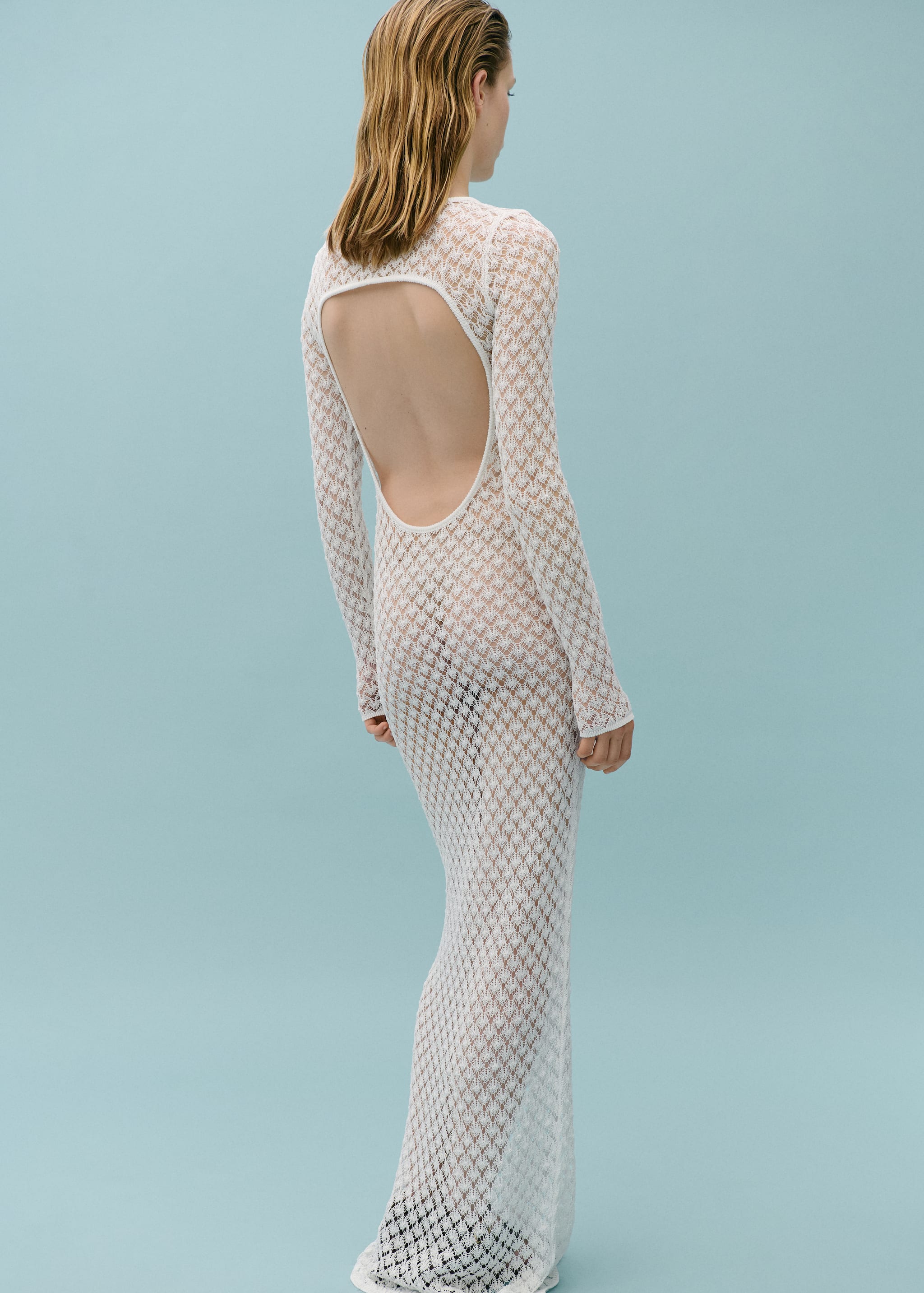 Crochet dress with open back - Reverse of the article