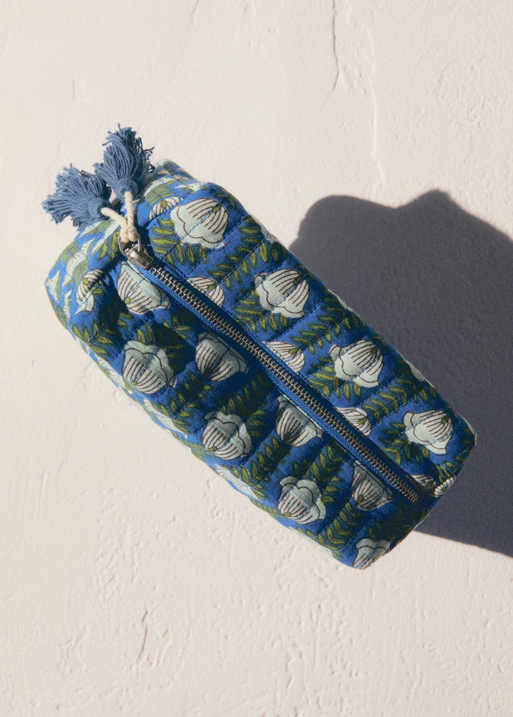 Quilted cosmetic bag | MANGO Japan