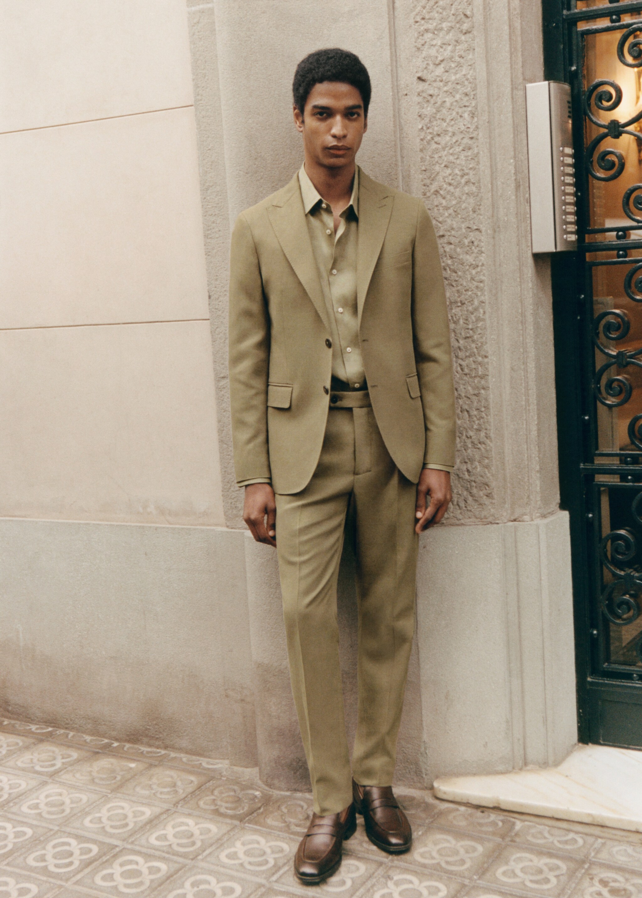 Slimfit Tencel™ suit trousers with pleats - Details of the article 3