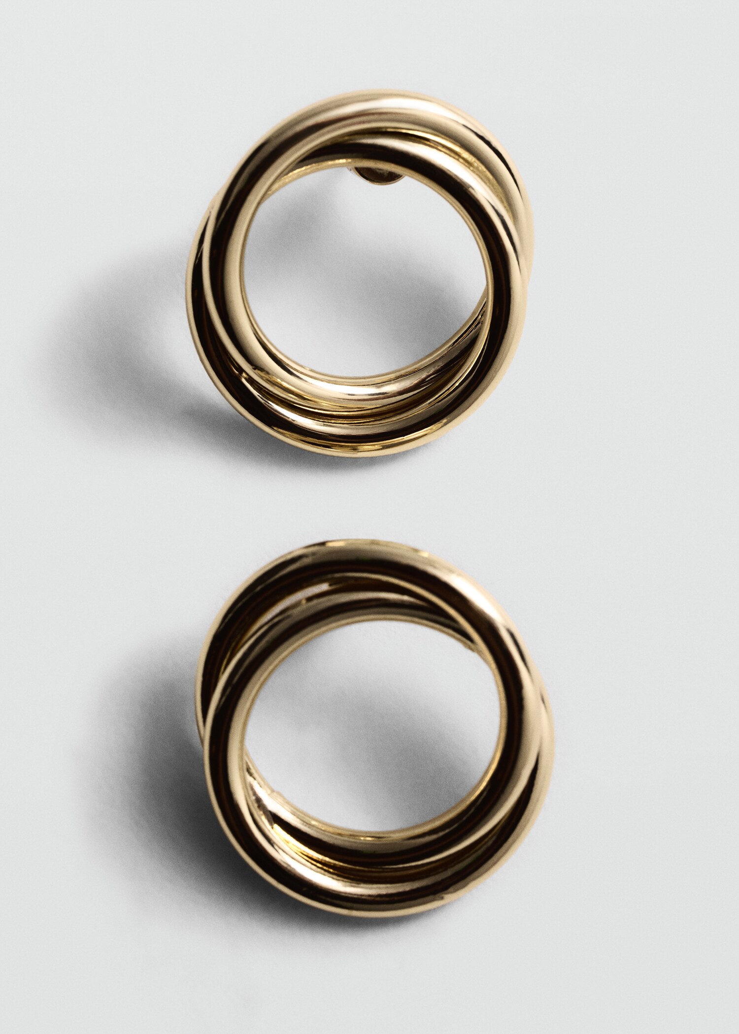 Boucles d'oreilles circulaires entrelacées - Plan moyen