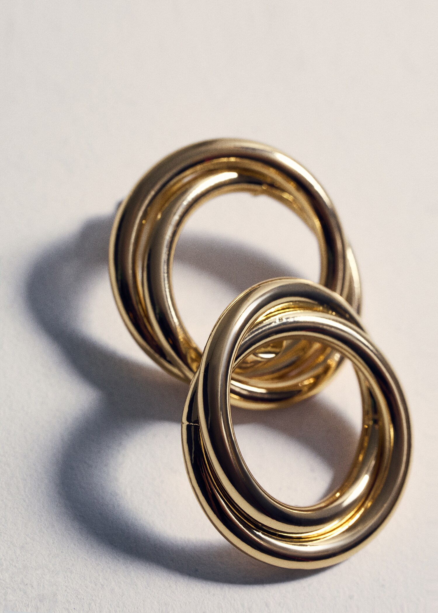 Boucles d'oreilles circulaires entrelacées - Détail de l'article 5