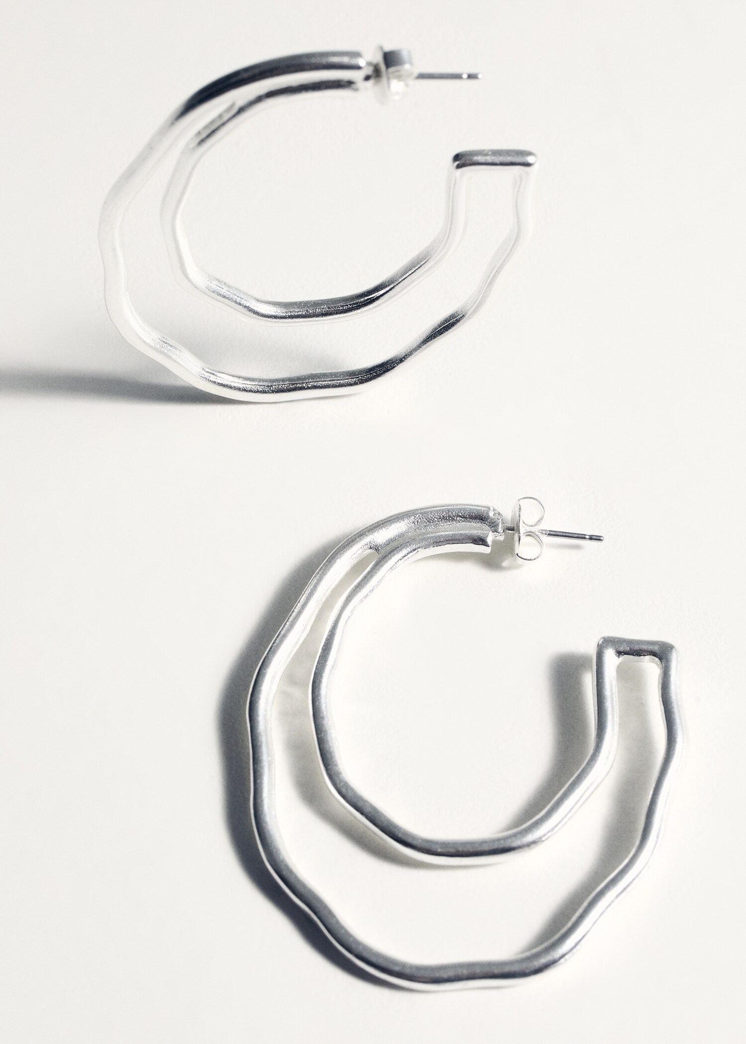 Irregular double hoop earrings - Details of the article 1