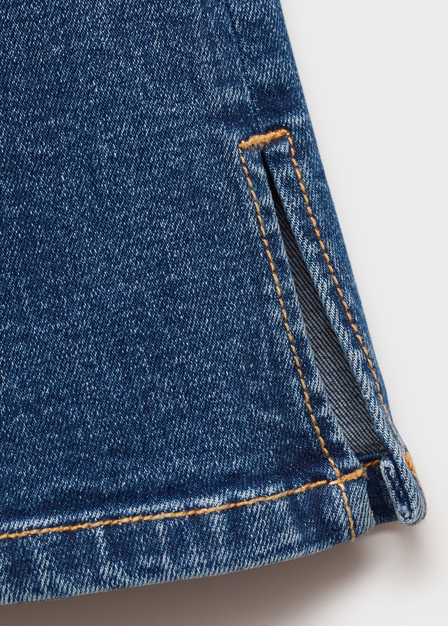 Flared jeans with opening - Details of the article 0