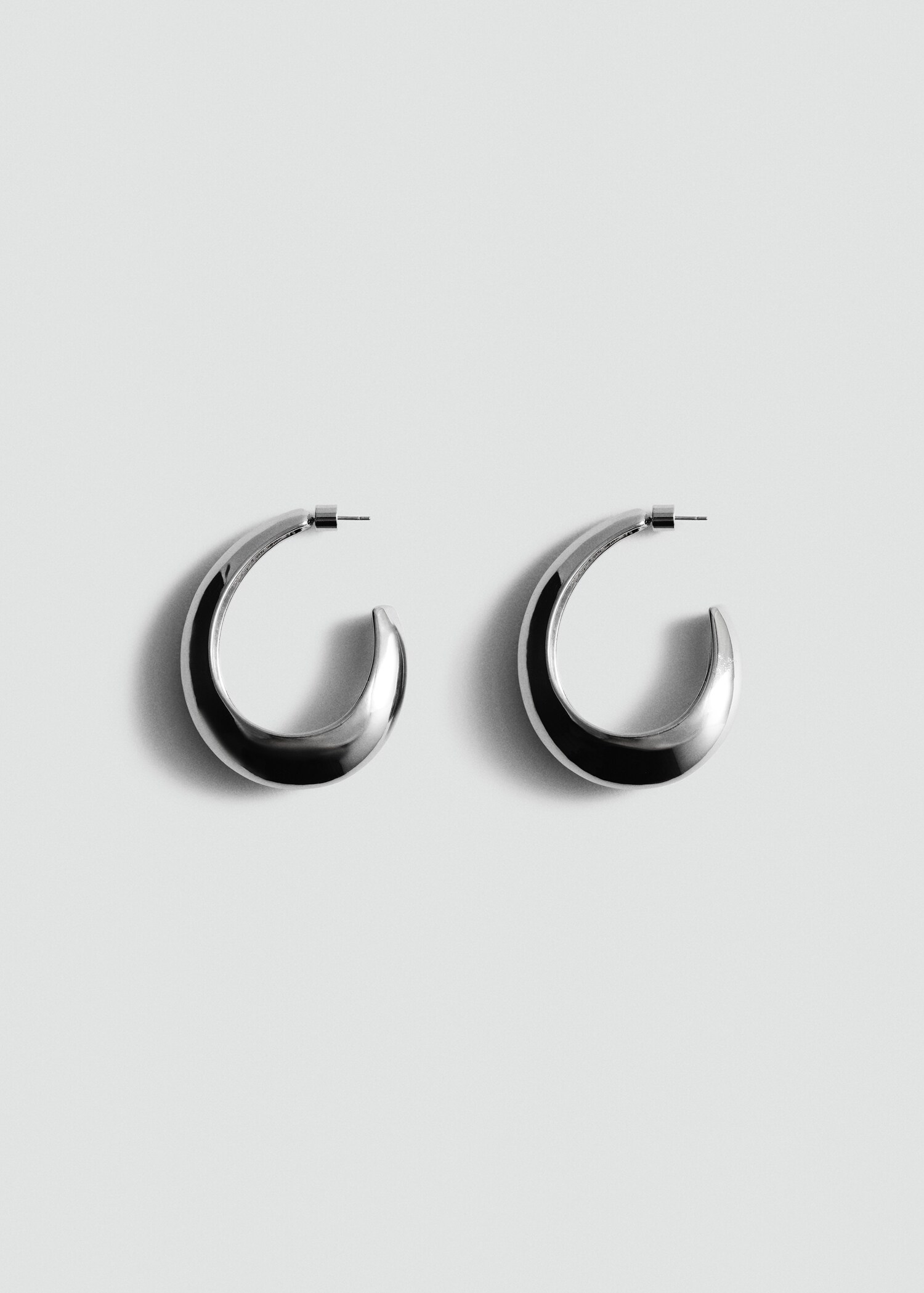 Oval hoop earrings - Article without model