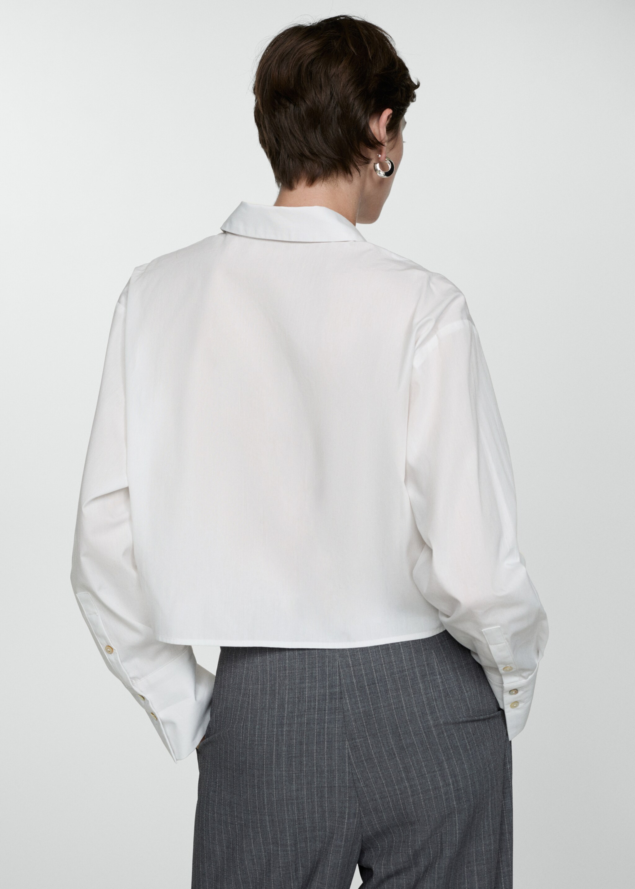 Cropped shirt with pocket - Обратная сторона изделия