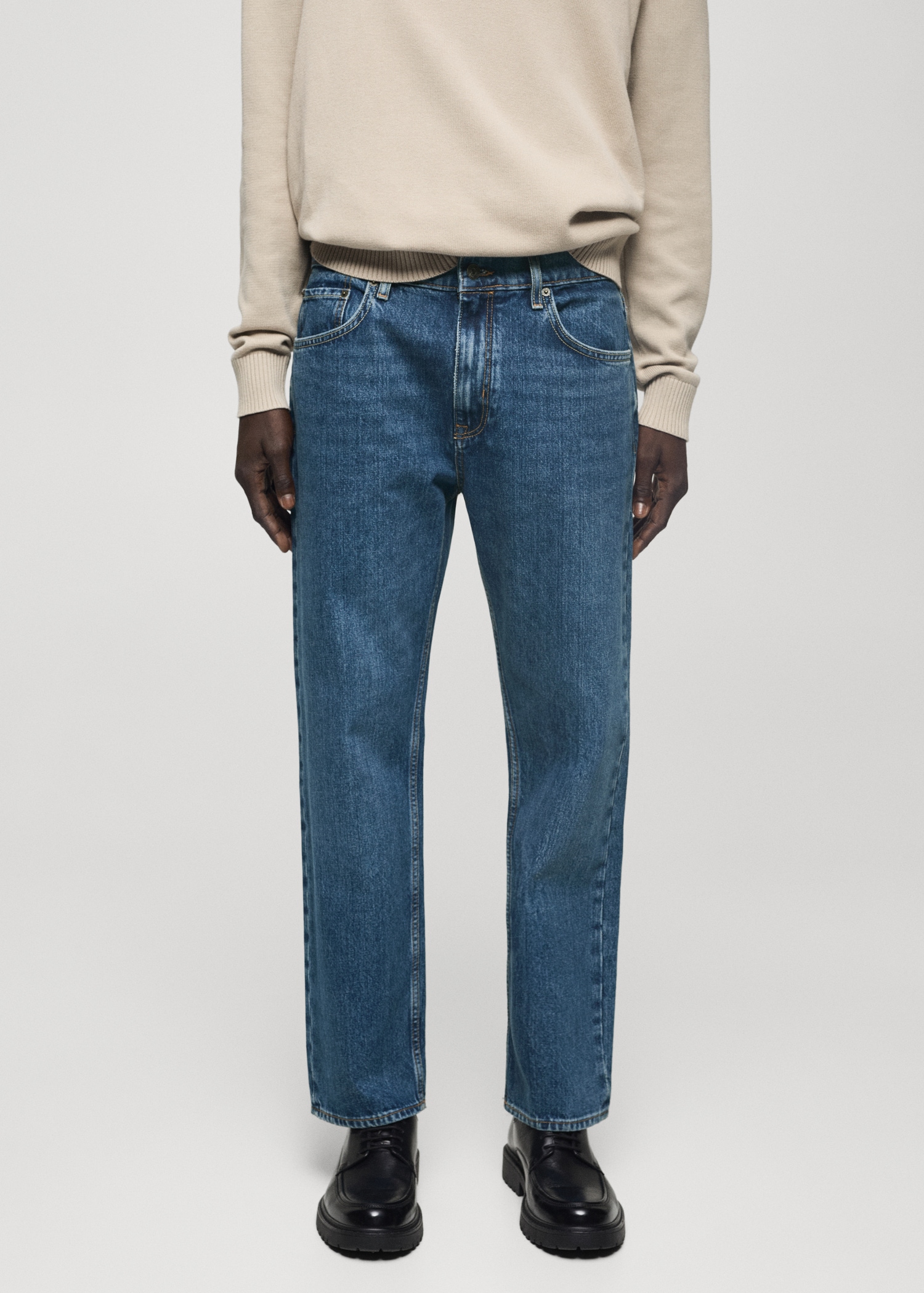 Jean straight-fit délavé foncé - Plan moyen