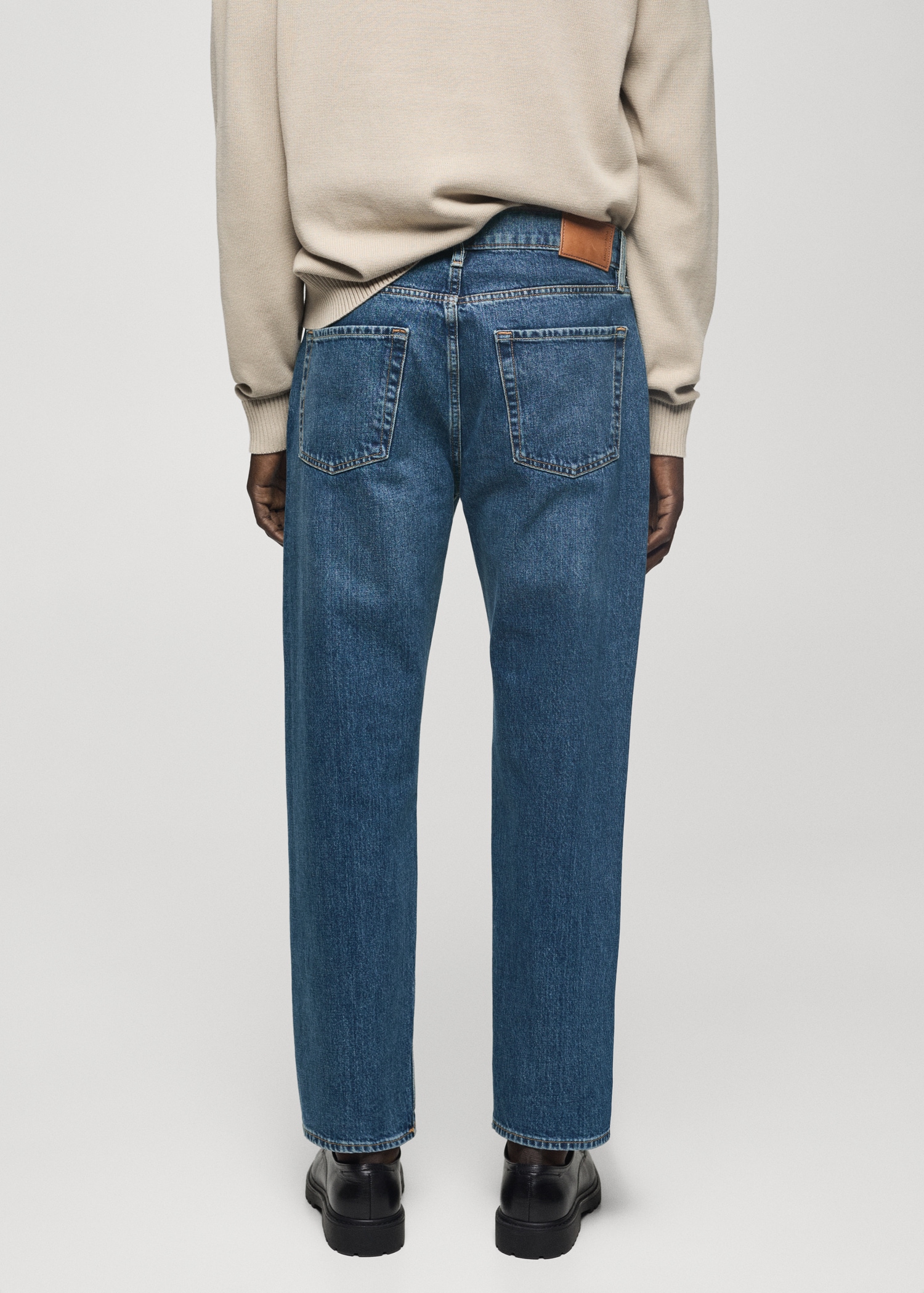 Straight-fit dark-wash jeans - Men | MANGO USA