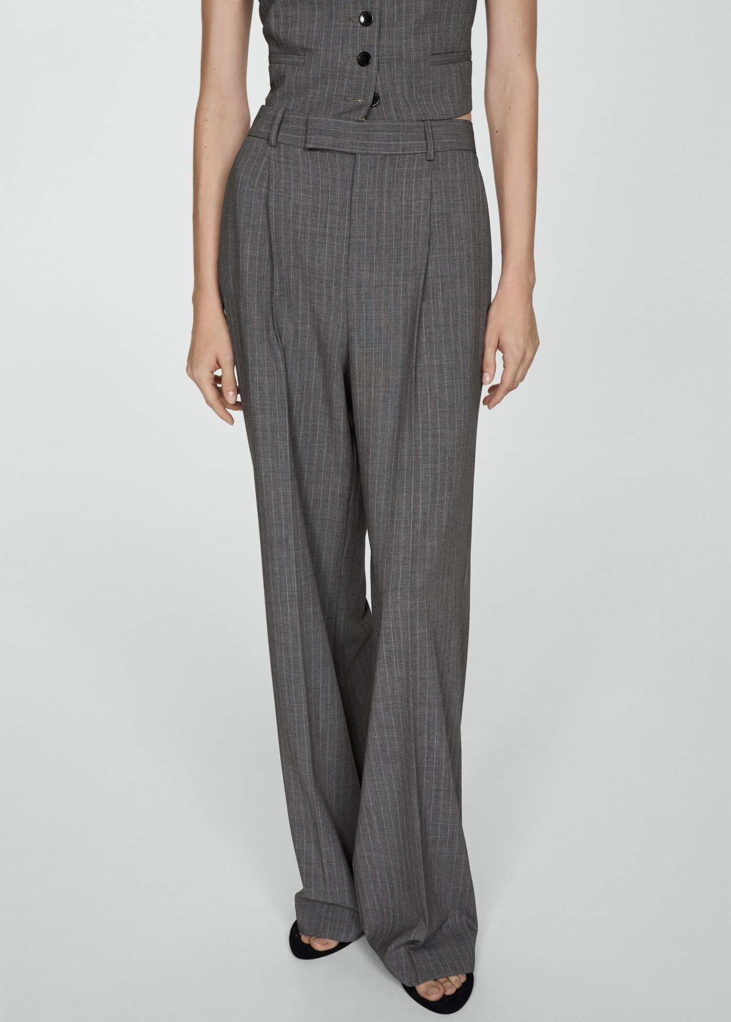 Pantalon de costume fines rayures - Plan moyen