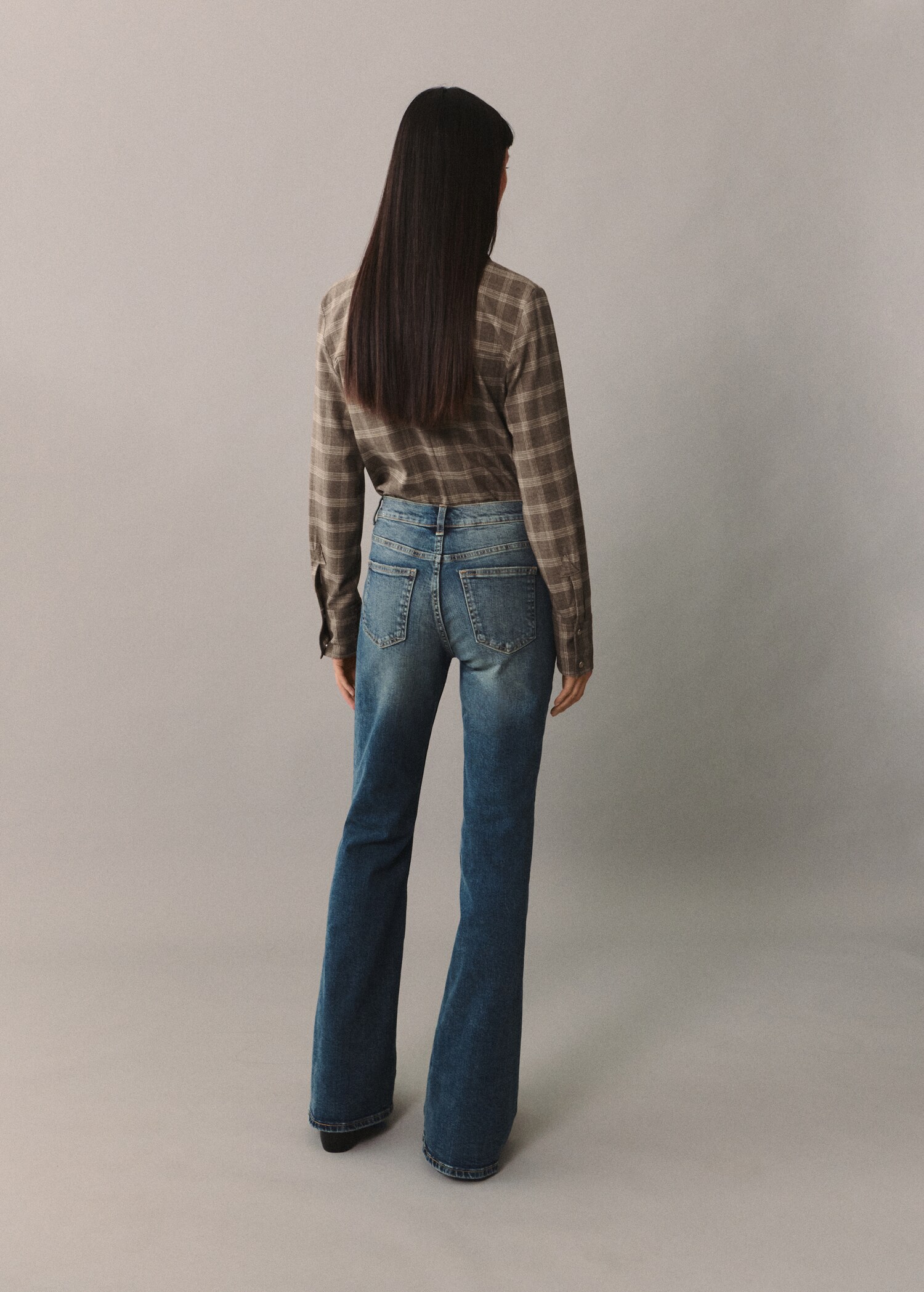 Jeans flare tiro alto - Reverso del artículo