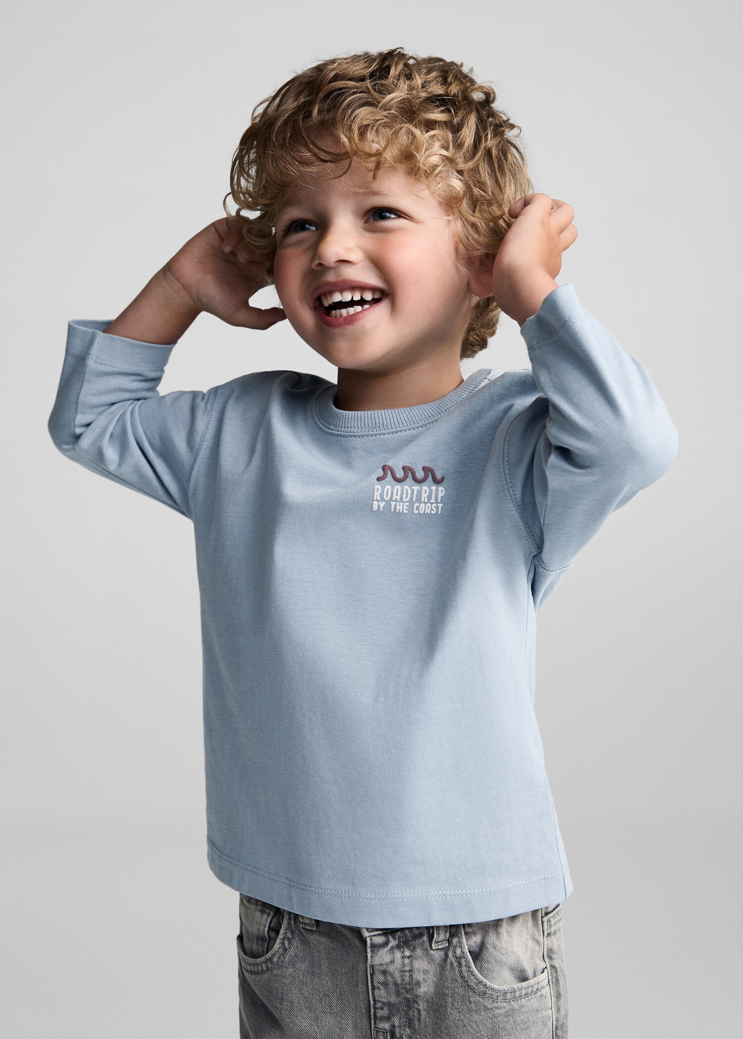 Long-sleeved t-shirt with embossed print - Medium plane