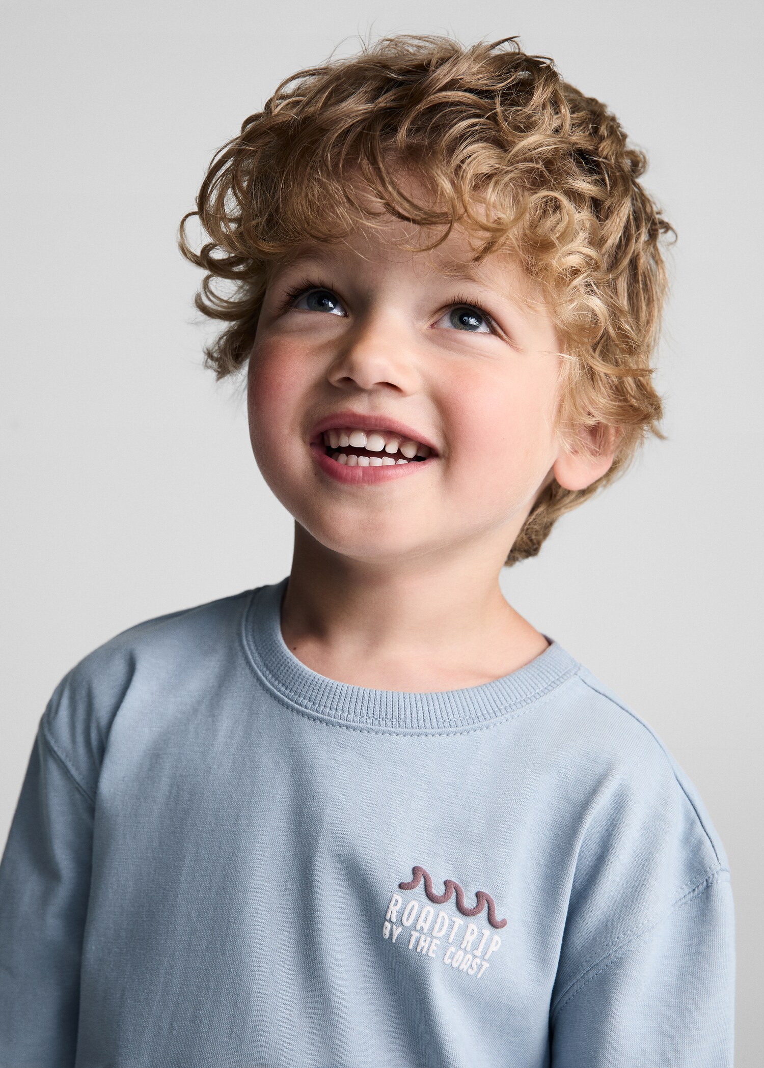 Long-sleeved t-shirt with embossed print - Reverse of the article