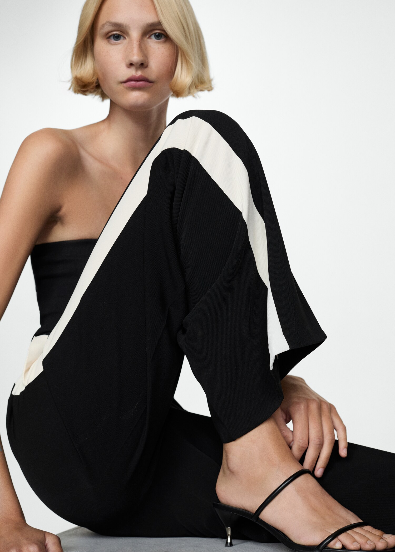 Striped trousers with contrasting sides - Details of the article 2