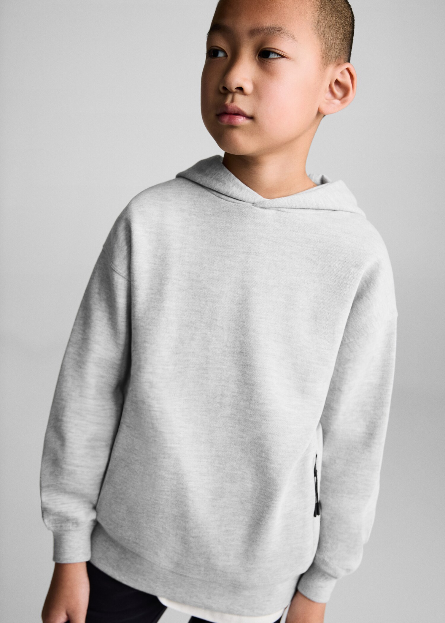 Sweat-shirt zippé à capuche - Plan moyen