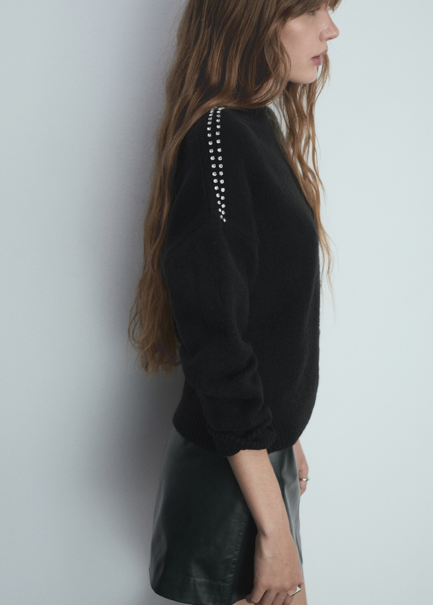 Pull-over maille détails brillants - Plan moyen