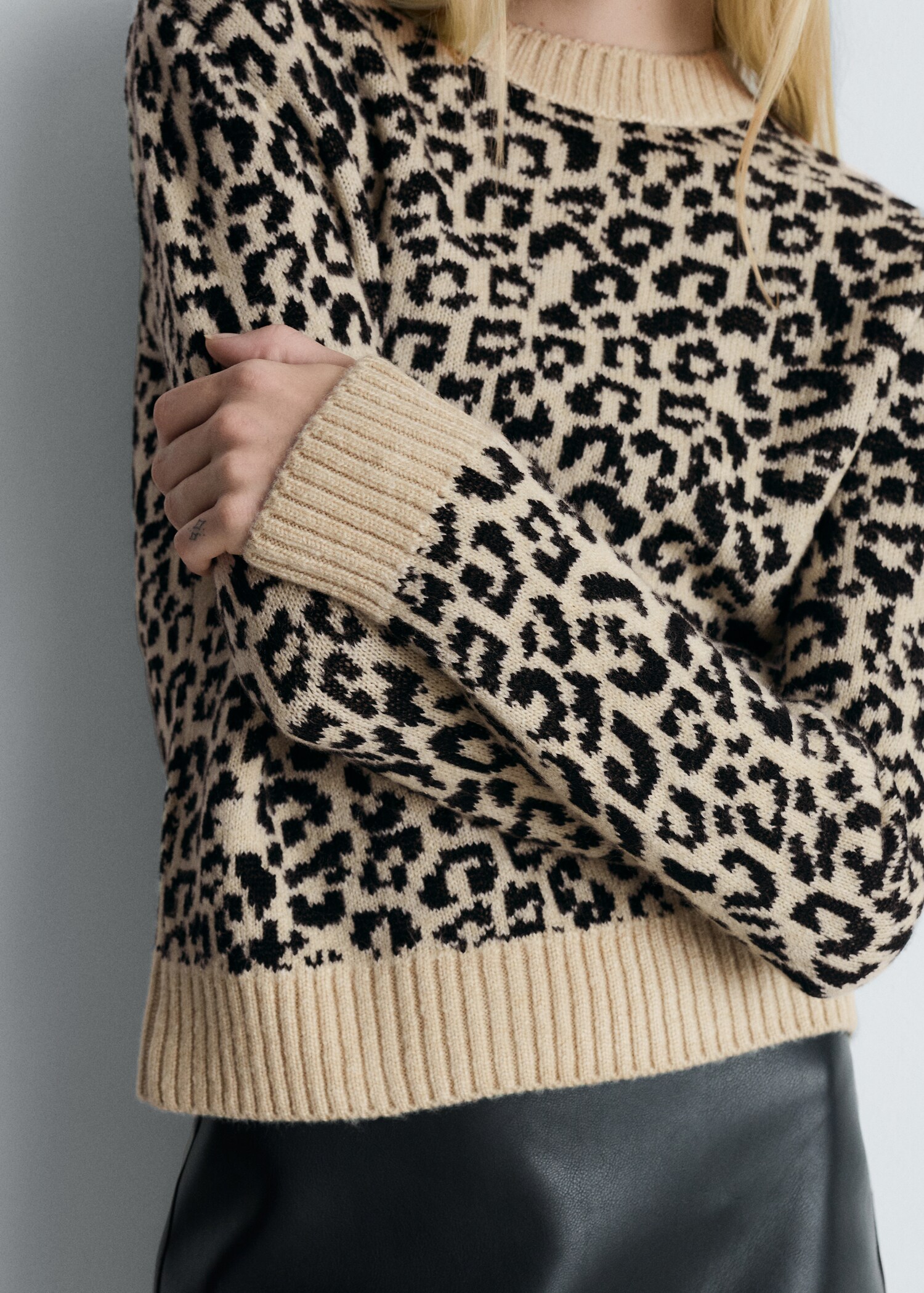 Leopard-print sweater with contrasting trims - Détail de l'article 6