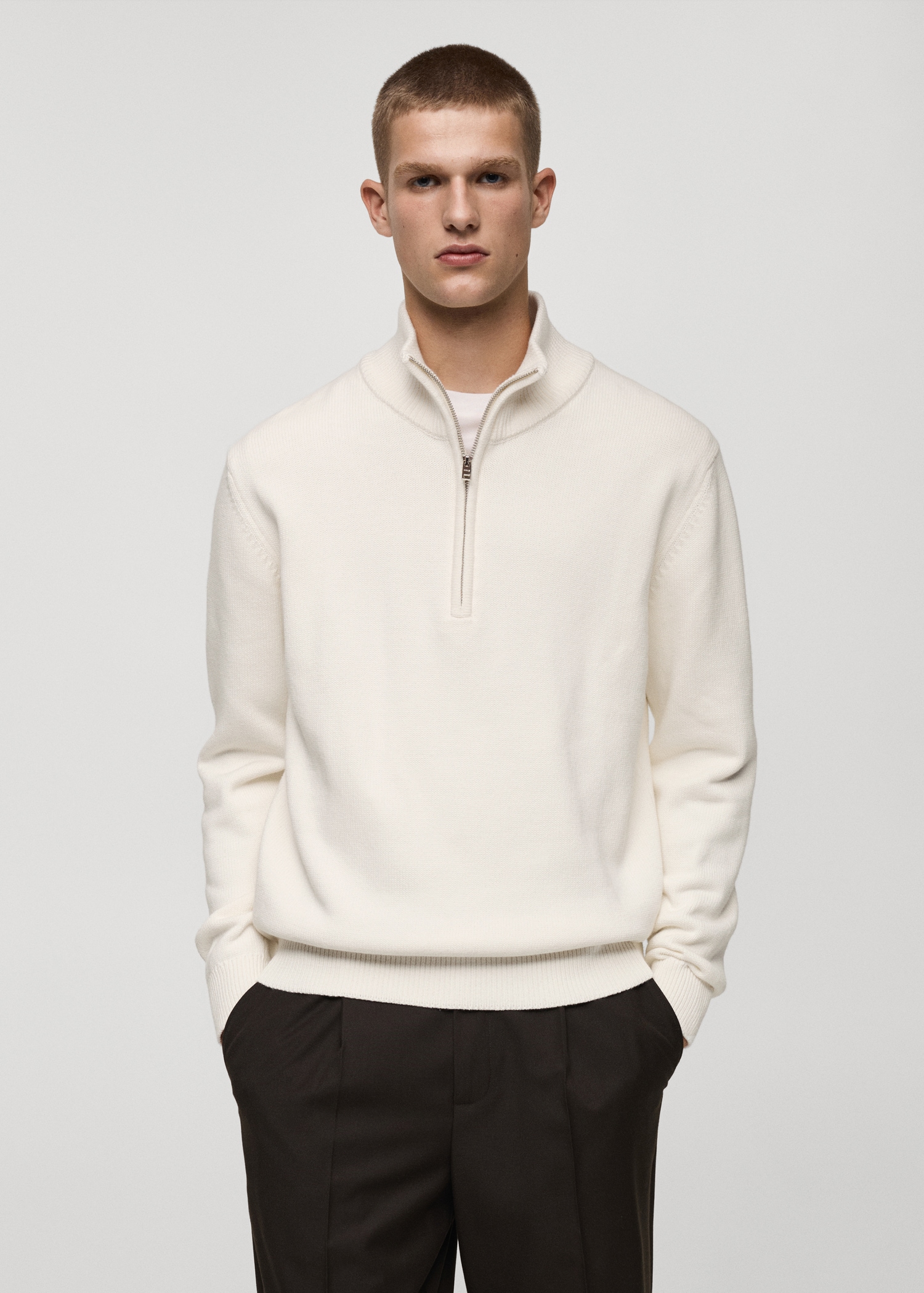 Medium-knit sweater with zip-up perkins neck Men MANGO