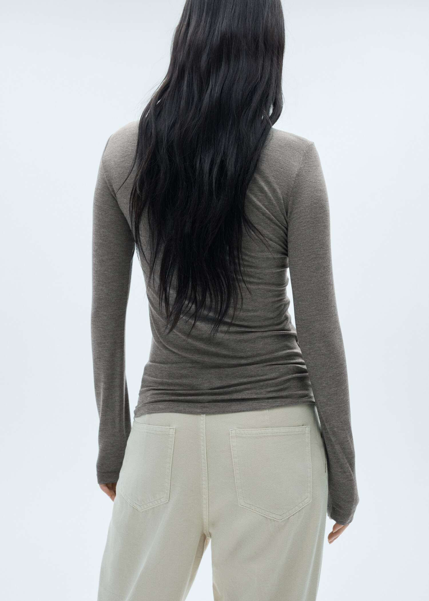 Round-neck long-sleeved t-shirt - Reverse of the article