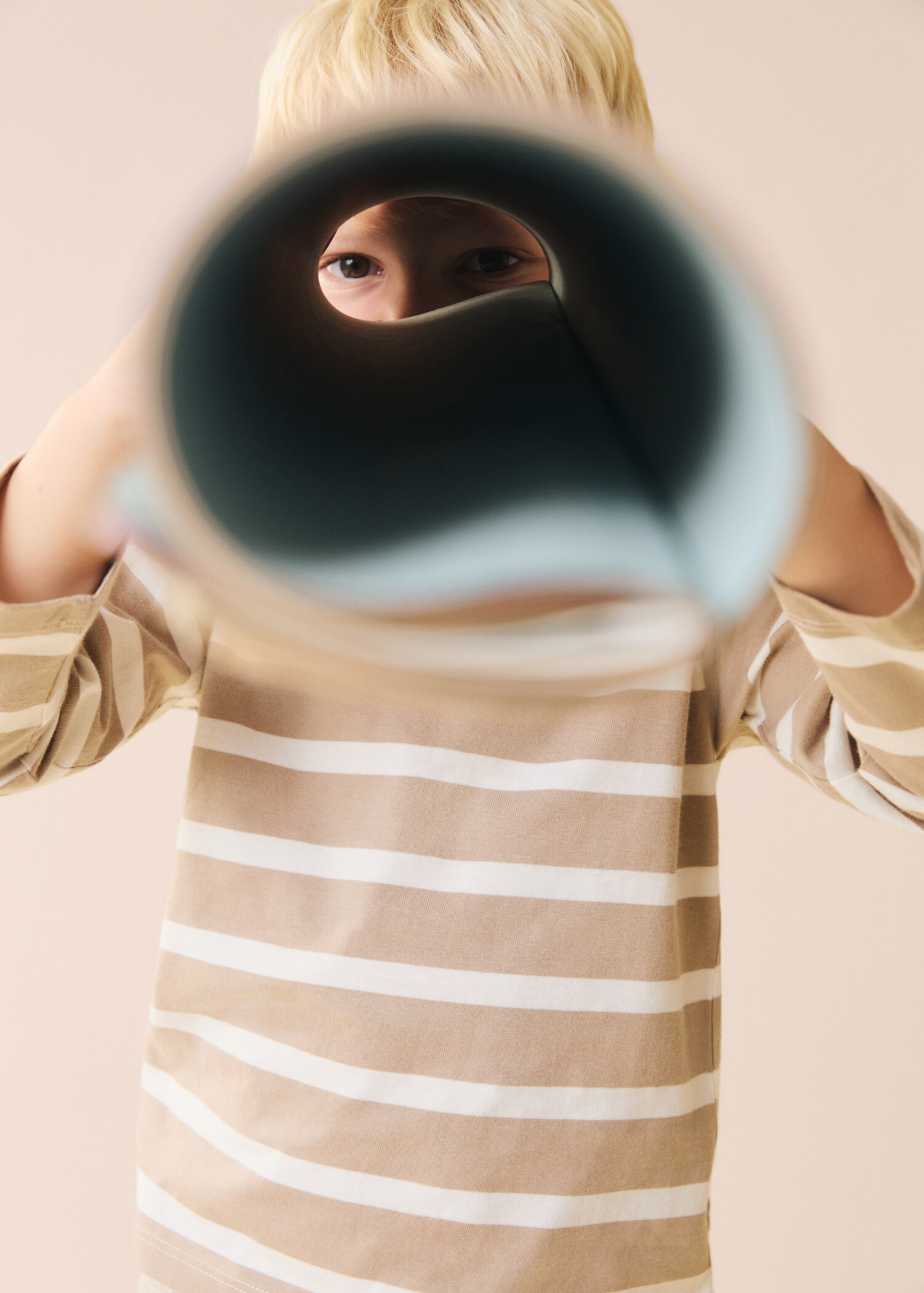Striped t-shirt with embroidered detail - Details of the article 5