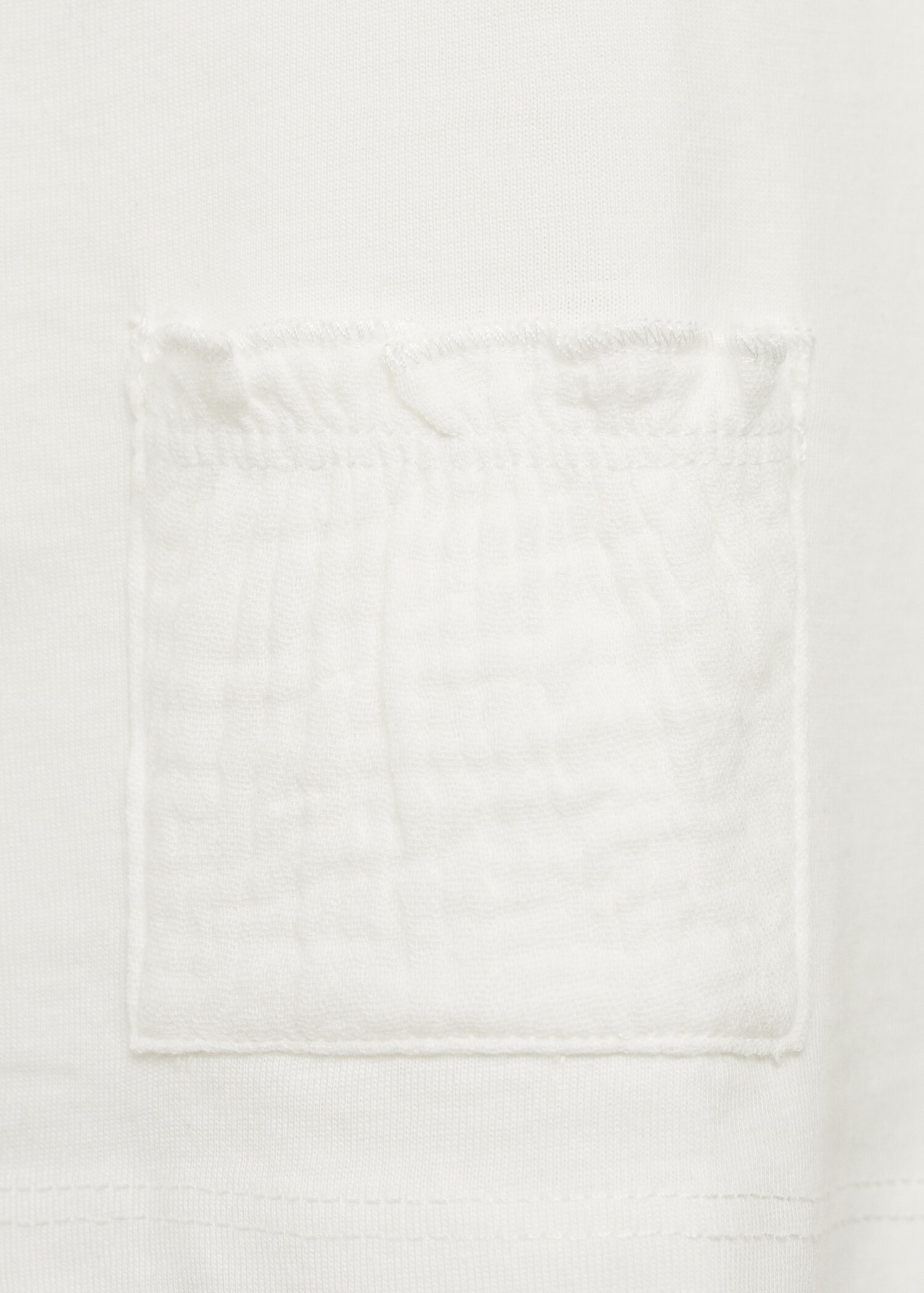 Long-sleeved t-shirt with pockets - Details of the article 8