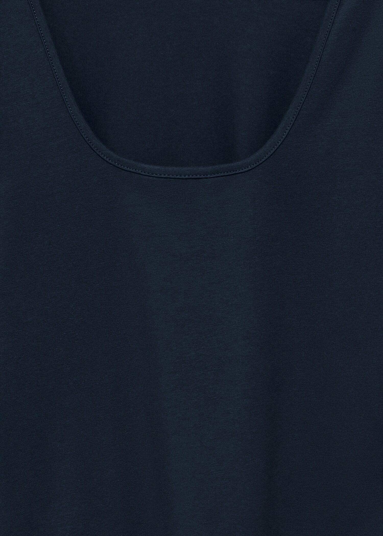 Long sleeved t-shirt back open - Details of the article 8